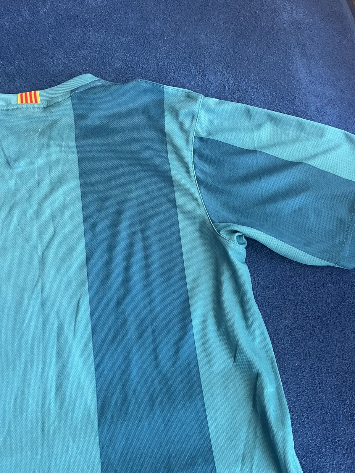 Nike Vintage nike fc Barcelona SOCCER JERSEY TSHIRT Size US L / EU 52-54 / 3 - 8 Thumbnail