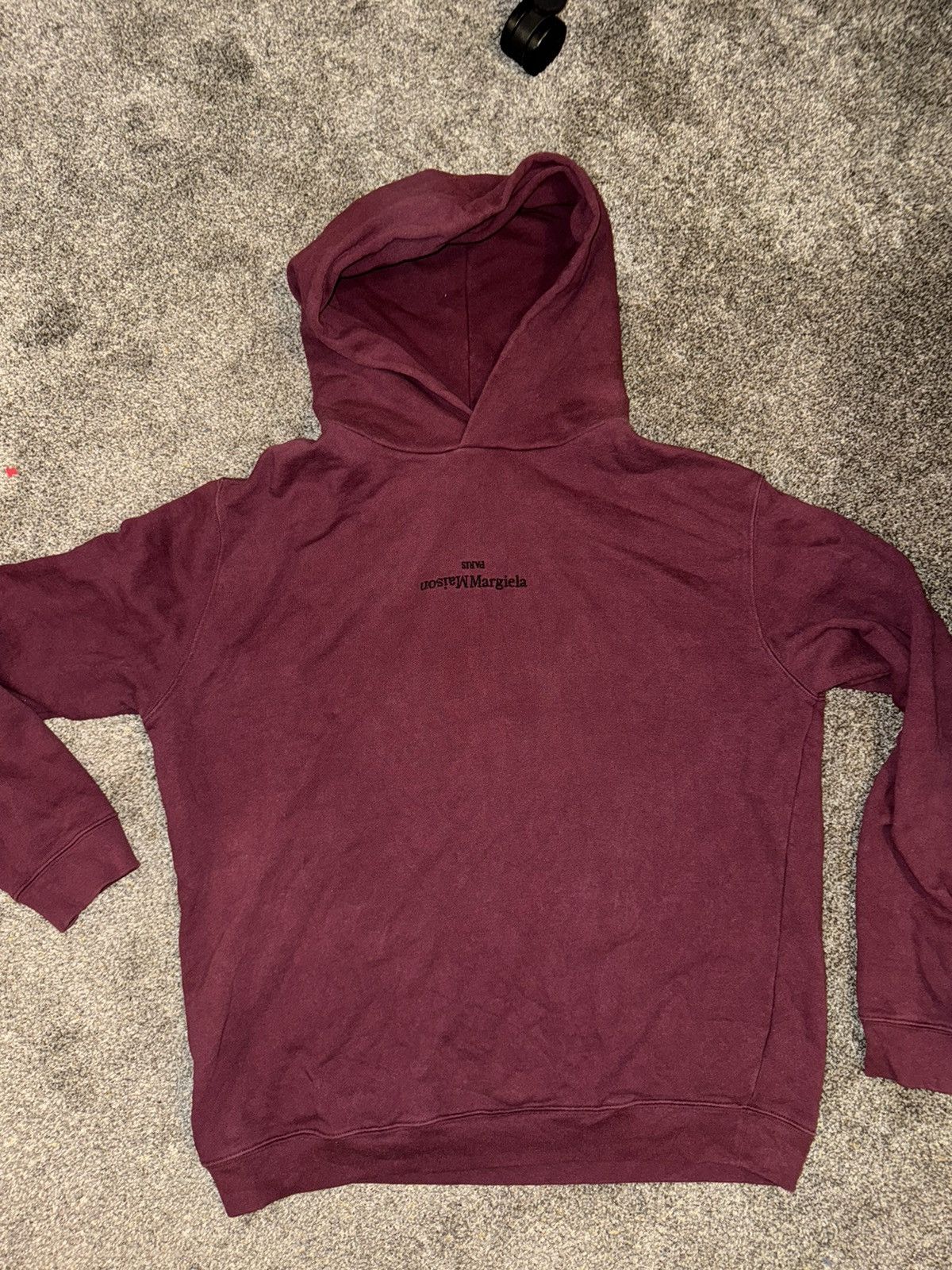 【MAISON MARGIELA】アップサイドダウン ロゴ フーディ Maison Margiela Hoodie Upside Down Logo （Black） -FASCINATE