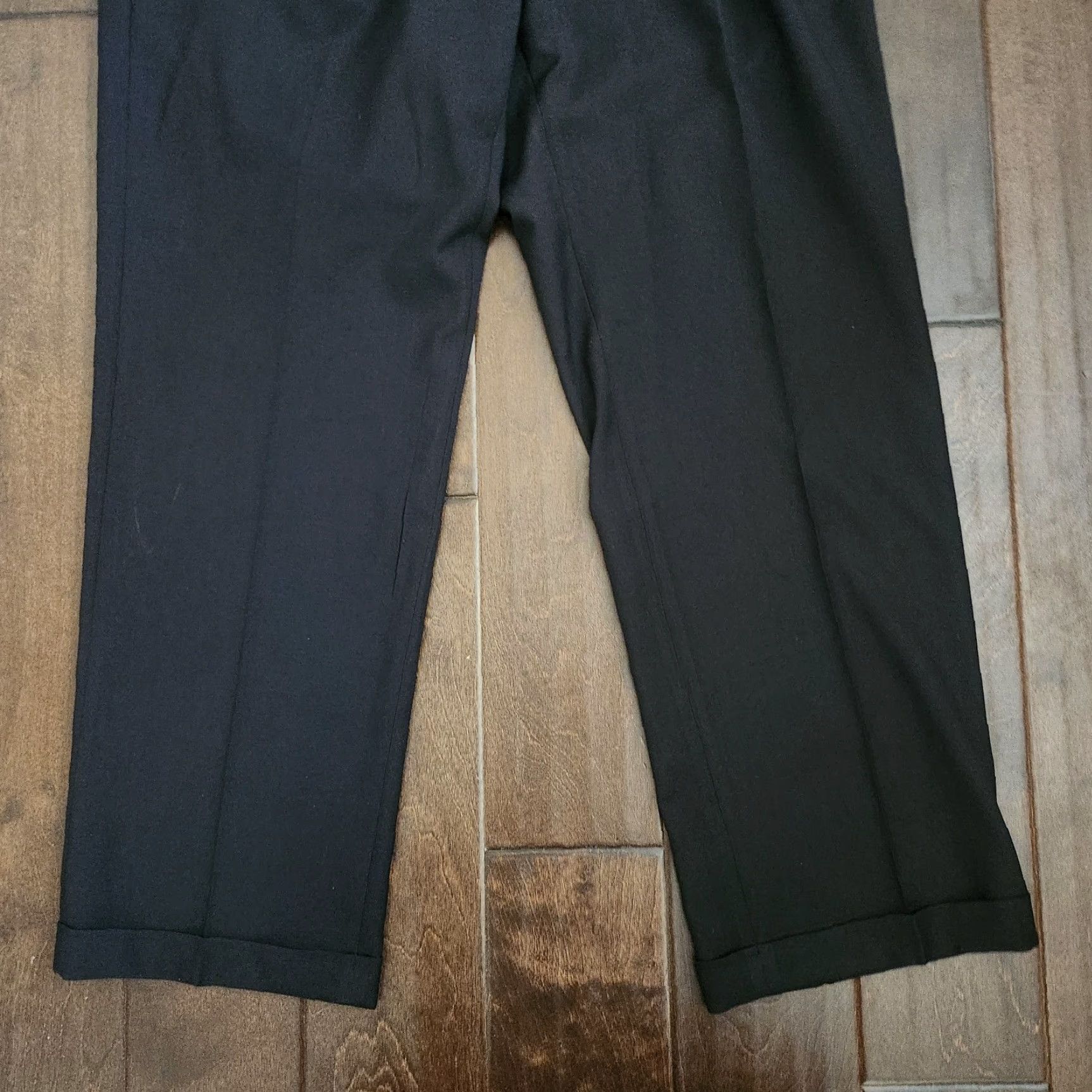 Haggar Haggar Premium Comfort Dress Pants Mens 32x29 Black Pleated Classic Fit Pants Regular 5-Pocket Solid Dress Pants Mens Size US 32 / EU 48 - 3 Thumbnail