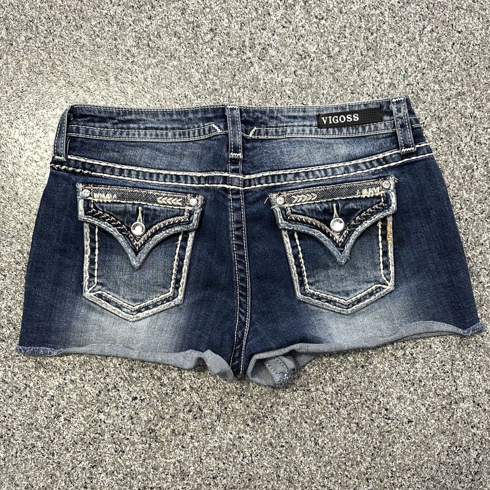 Vintage VIGOSS Denim Shorts Womens 10 Blue Rhinestone 5-Pocket Cut-Off Stretch Distressed Size 30" / US 8 / IT 44 - 4 Thumbnail