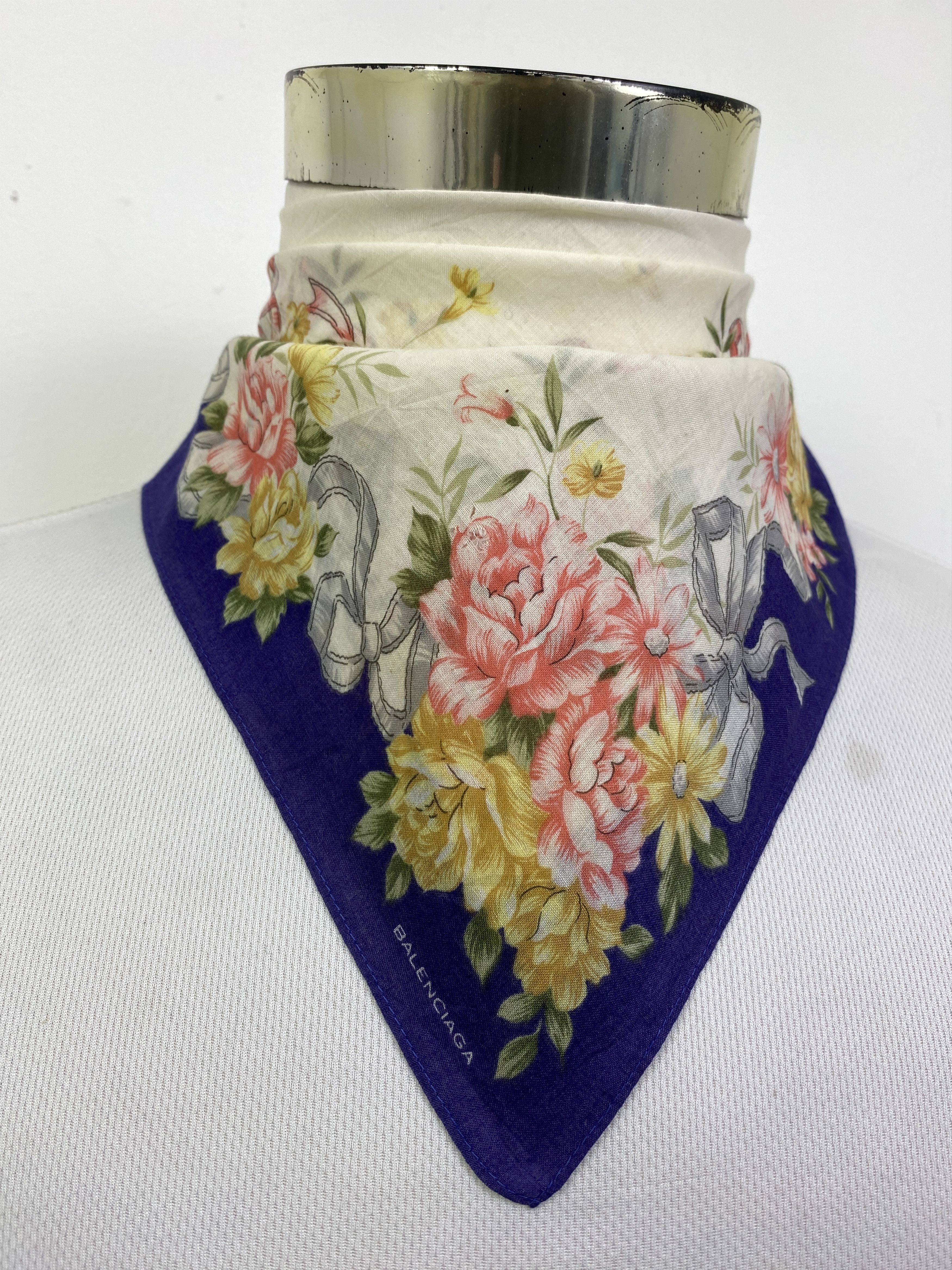 Balenciaga Vintage Balenciaga Flower Handkerchief / Neckerchief HKC1073 Size ONE SIZE - 2 Thumbnail