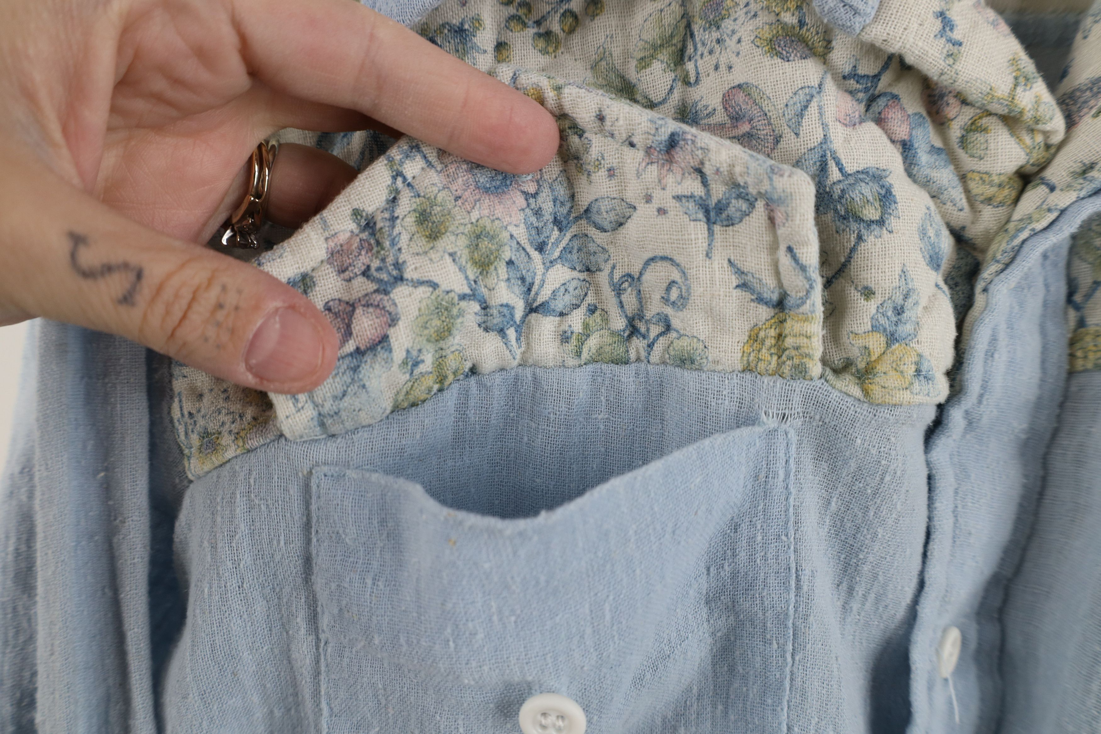 Vintage Vintage 70s Streetwear Quilted Flower Knit Button Shirt USA Size US L / EU 52-54 / 3 - 6 Thumbnail