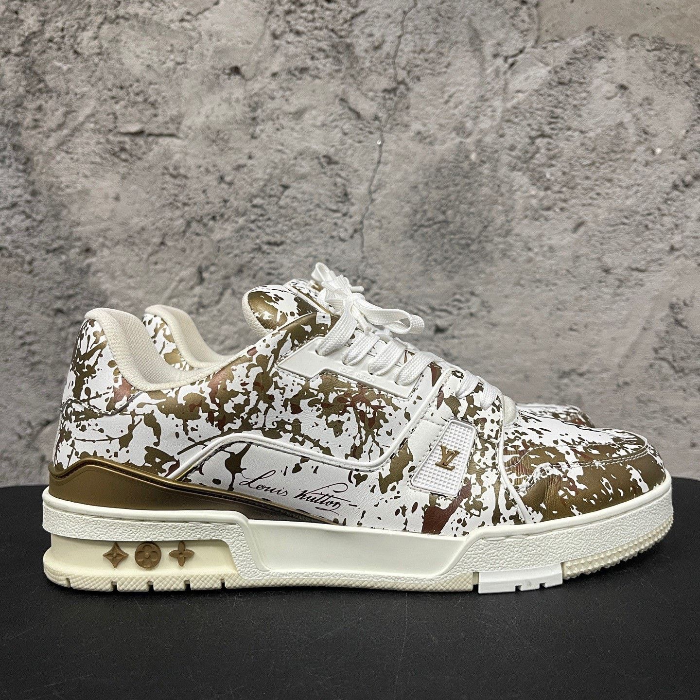 Louis Vuitton Louis Vuitton Limited Beige Lowtop Sneakers 10 Men Size US 10 / EU 43 - 1 Thumbnail