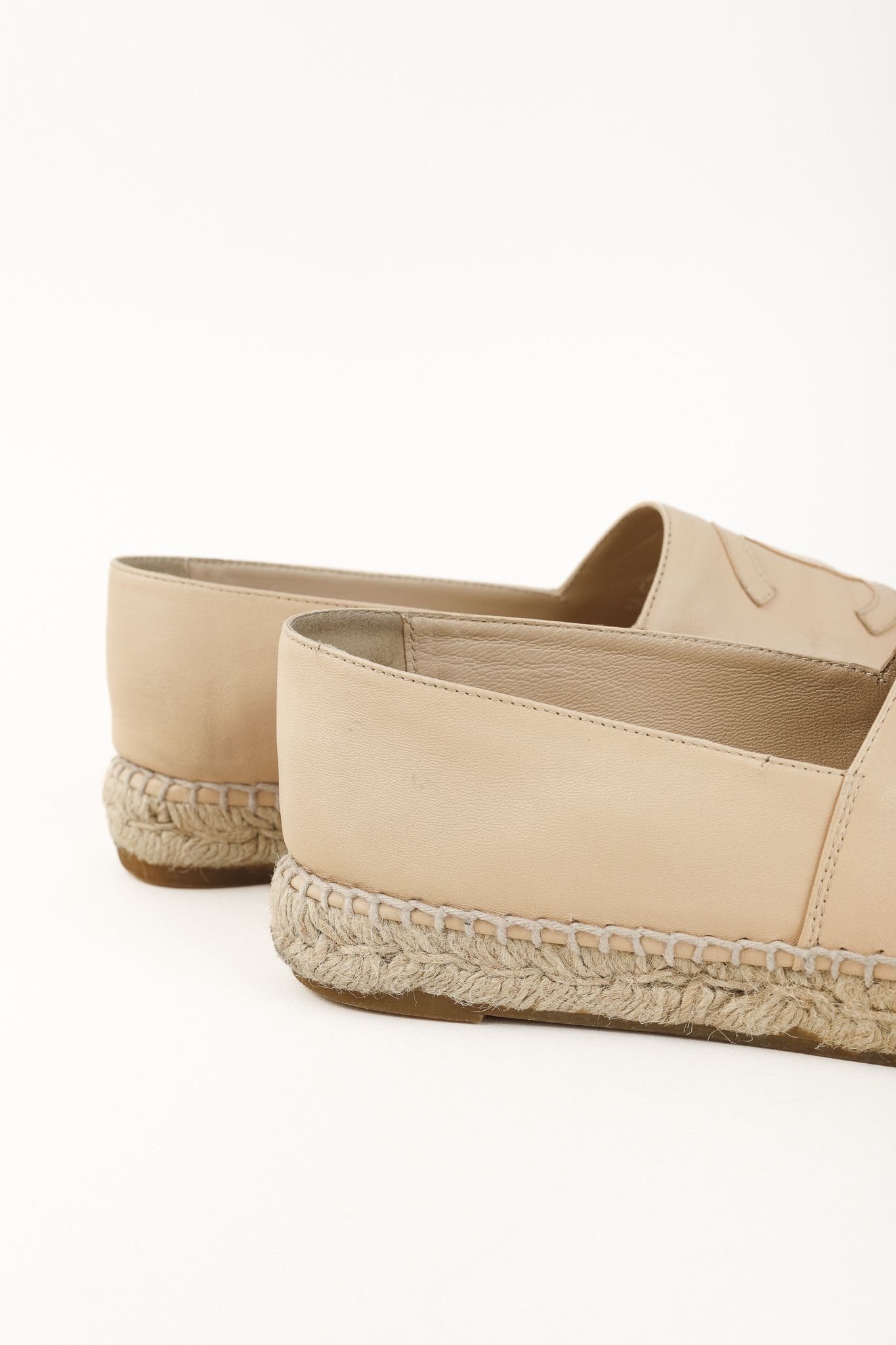 Chanel Chanel Espadrilles in Beige and Black Lambskin Size US 10.5 / IT 40.5 - 9 Thumbnail