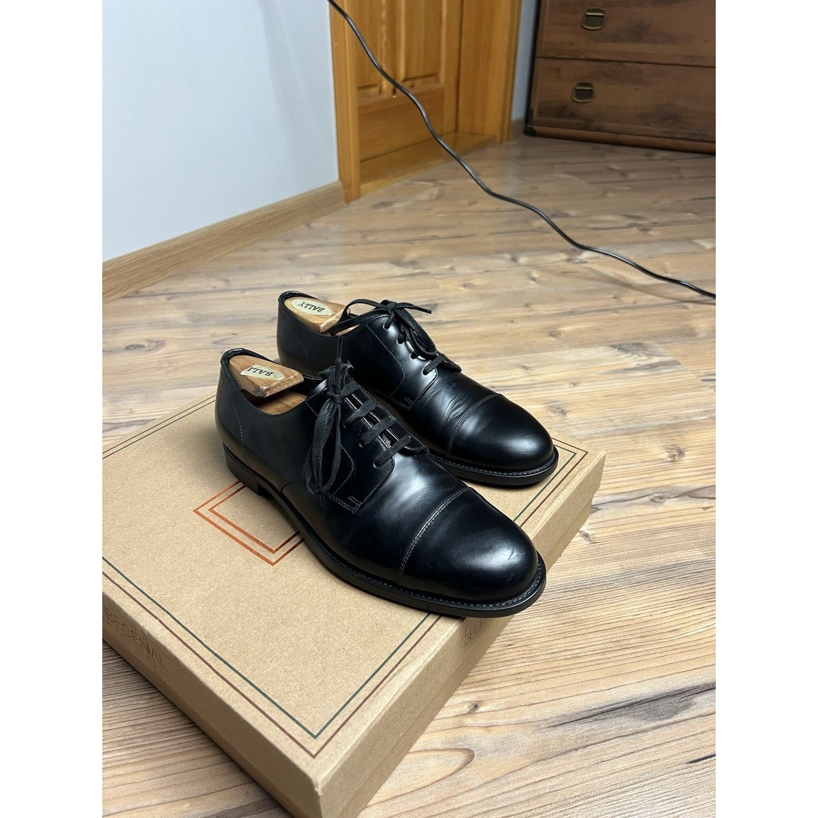 Prada PRADA Black Polished Leather Derby Cap Toe Dress Shoes Size Size US 8 / EU 41 - 3 Thumbnail