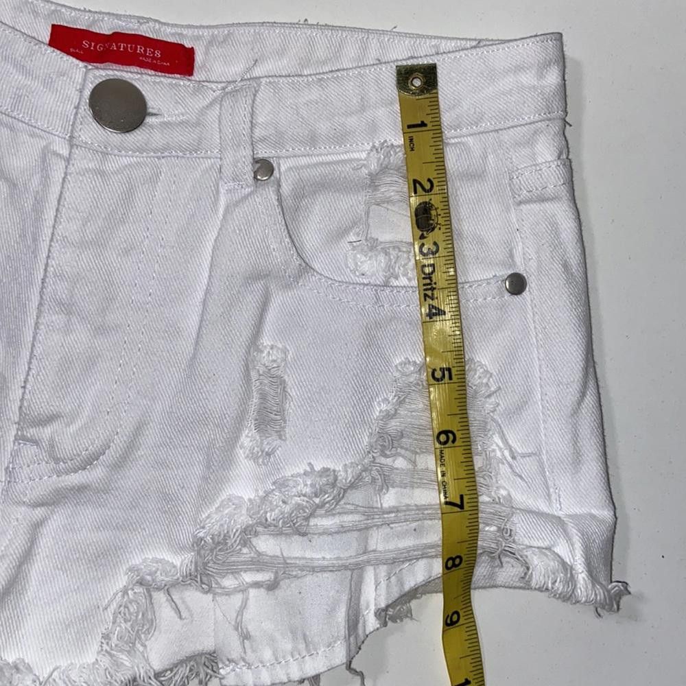 Kirkland Signature White Denim Distressed Shorts Size Small Size 28" / US 6 / IT 42 - 2 Thumbnail