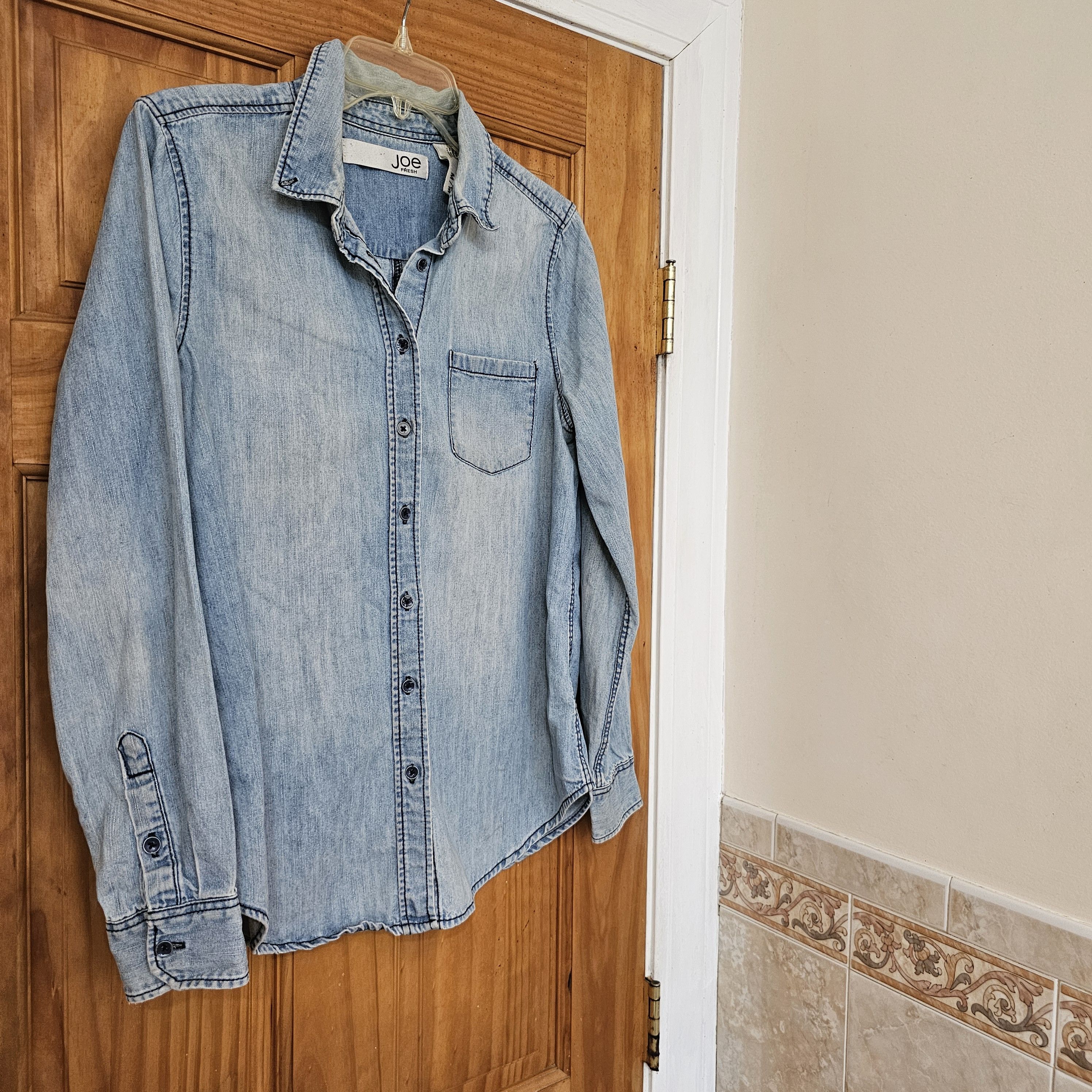 Other Women's Faded Wash Denim Chambray Button Up Long-Sleeve Top Size M / US 6-8 / IT 42-44 - 2 Thumbnail