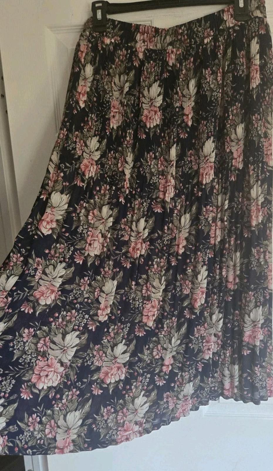 Other Sag Harbor Navy Pink Floral Pull-on Pleated Skirt Womens Lar Size 36" / US 14 / IT 50 - 4 Thumbnail