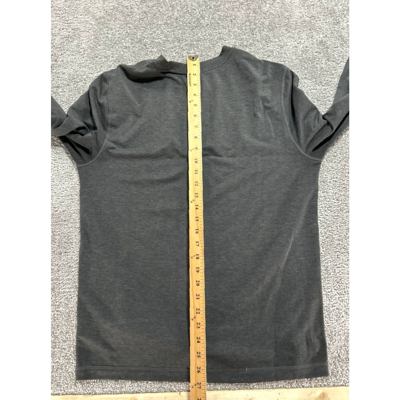 Vuori Vuori Ease Performance Mens Small Henley Shirt Gray Stretch Athleisure Running Size US S / EU 44-46 / 1 - 5 Thumbnail