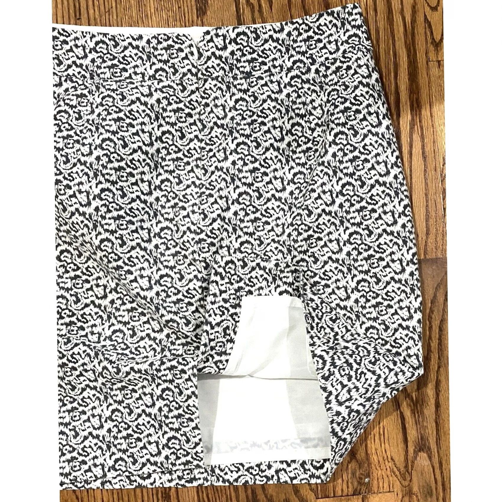 J.Crew VINTAGE J.CREW Women’s Pencil Skirt IKAT PRINT Black White Cotton Spandex Size 8 Size 30" / US 8 / IT 44 - 4 Thumbnail