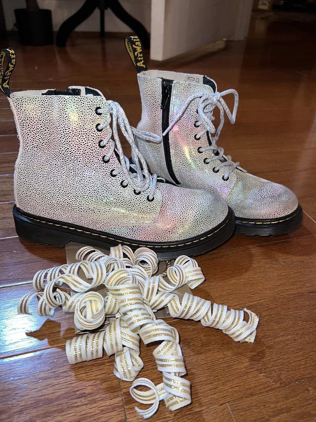 Dr. Martens Dr. Martens 1460 Pascal J Rainbow Iridescent Metallic W5 Size US 5 / IT 35 - 11 Thumbnail
