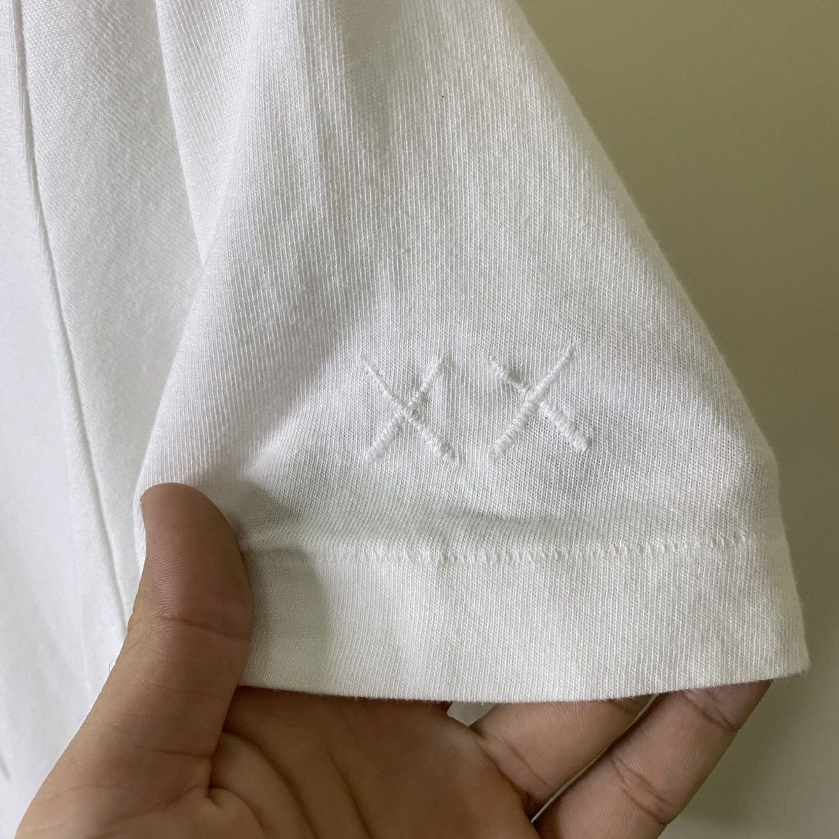 Kaws Kaws Original Fake x Uniqlo Collaboration Streetwear Tee Size US M / EU 48-50 / 2 - 3 Thumbnail