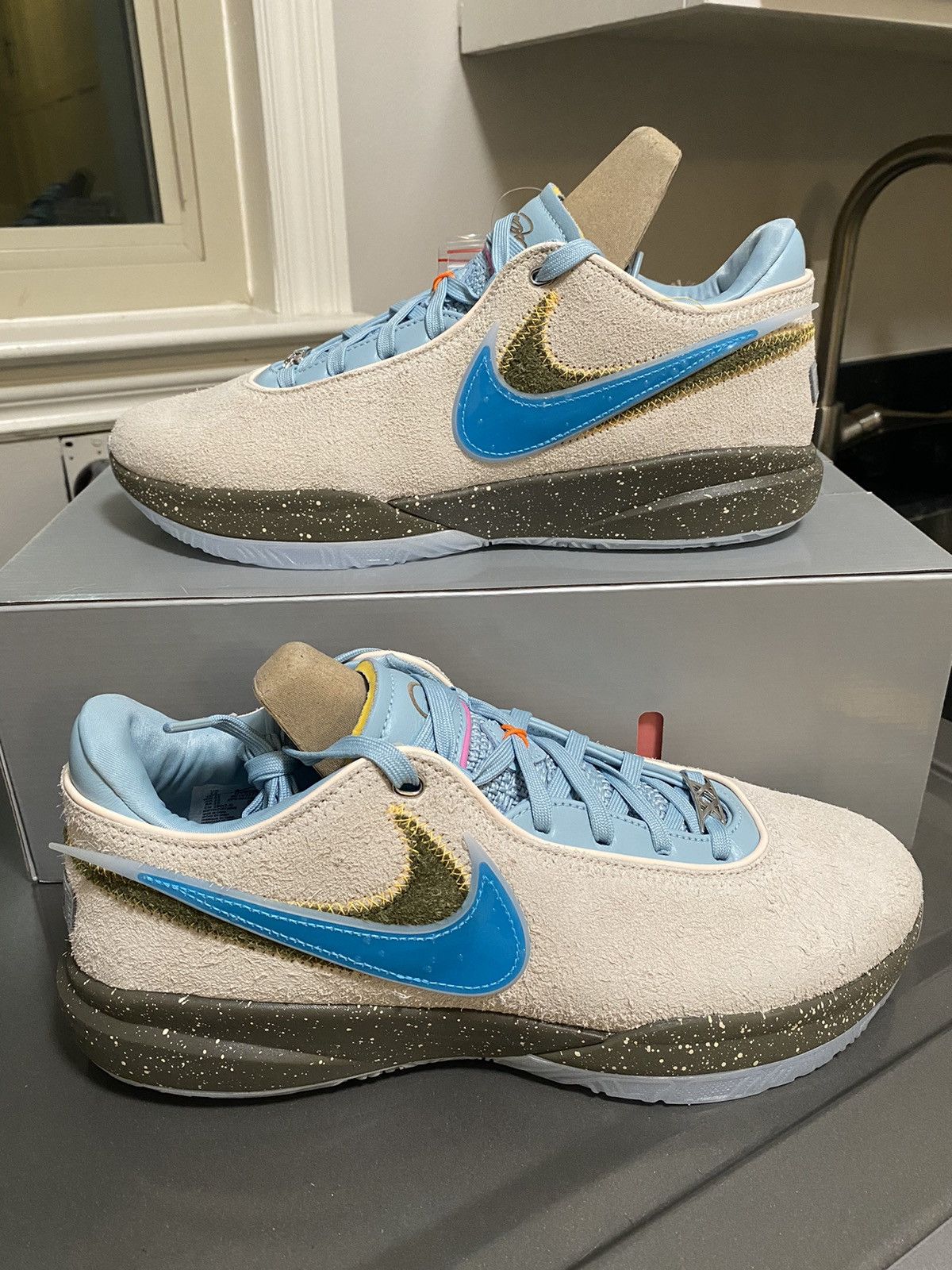 image of Nike Lebron 20 Unknwn Message In A Bottle Shoes in Beige, Men's (Size 11)