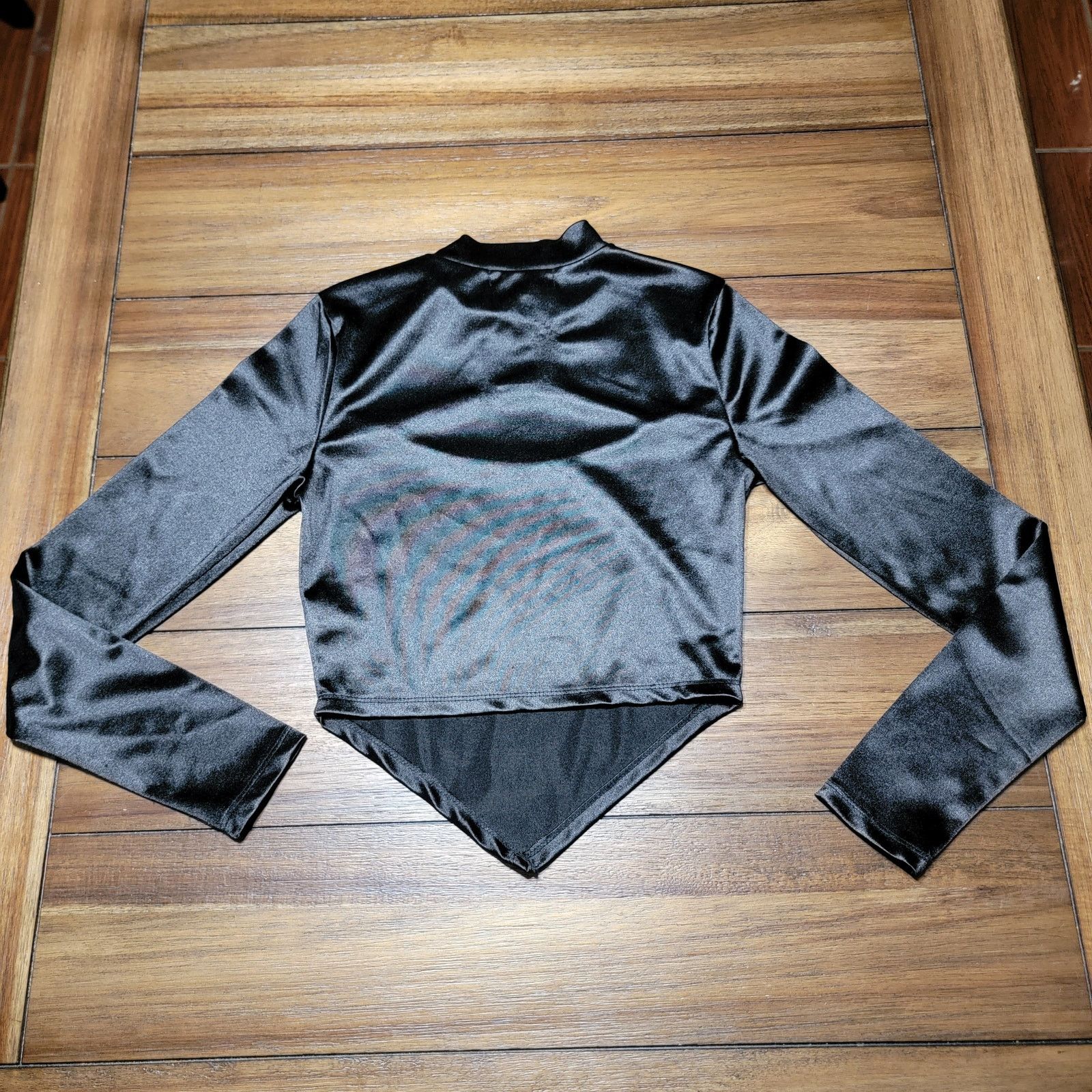Almost Famous Almost Famous LS Mock Neck Crop Top w/ Chest Peephole- Small Size S / US 4 / IT 40 - 3 Thumbnail