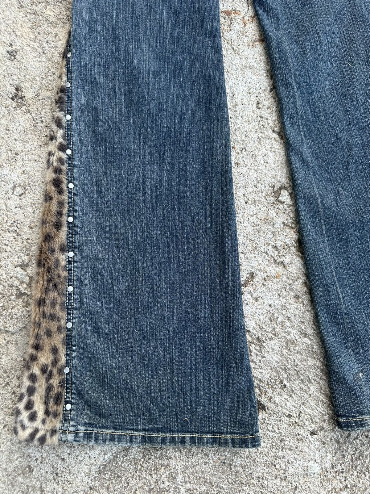 Japanese Brand Y2K Flare Hysteric Inspired Jeans With Leopard Fur W27 Size 27" / US 4 / IT 40 - 11 Thumbnail