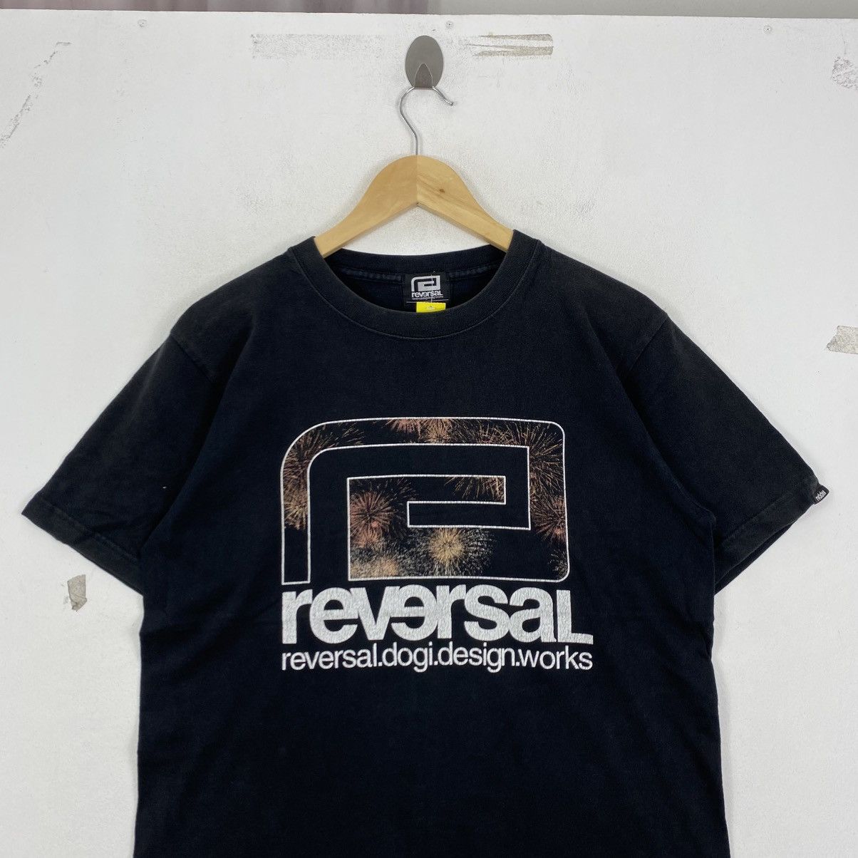 Japanese Brand Reversal RVDW Fireworks Logo Tee Black Size M MMA Streetwear Size US M / EU 48-50 / 2 - 3 Thumbnail