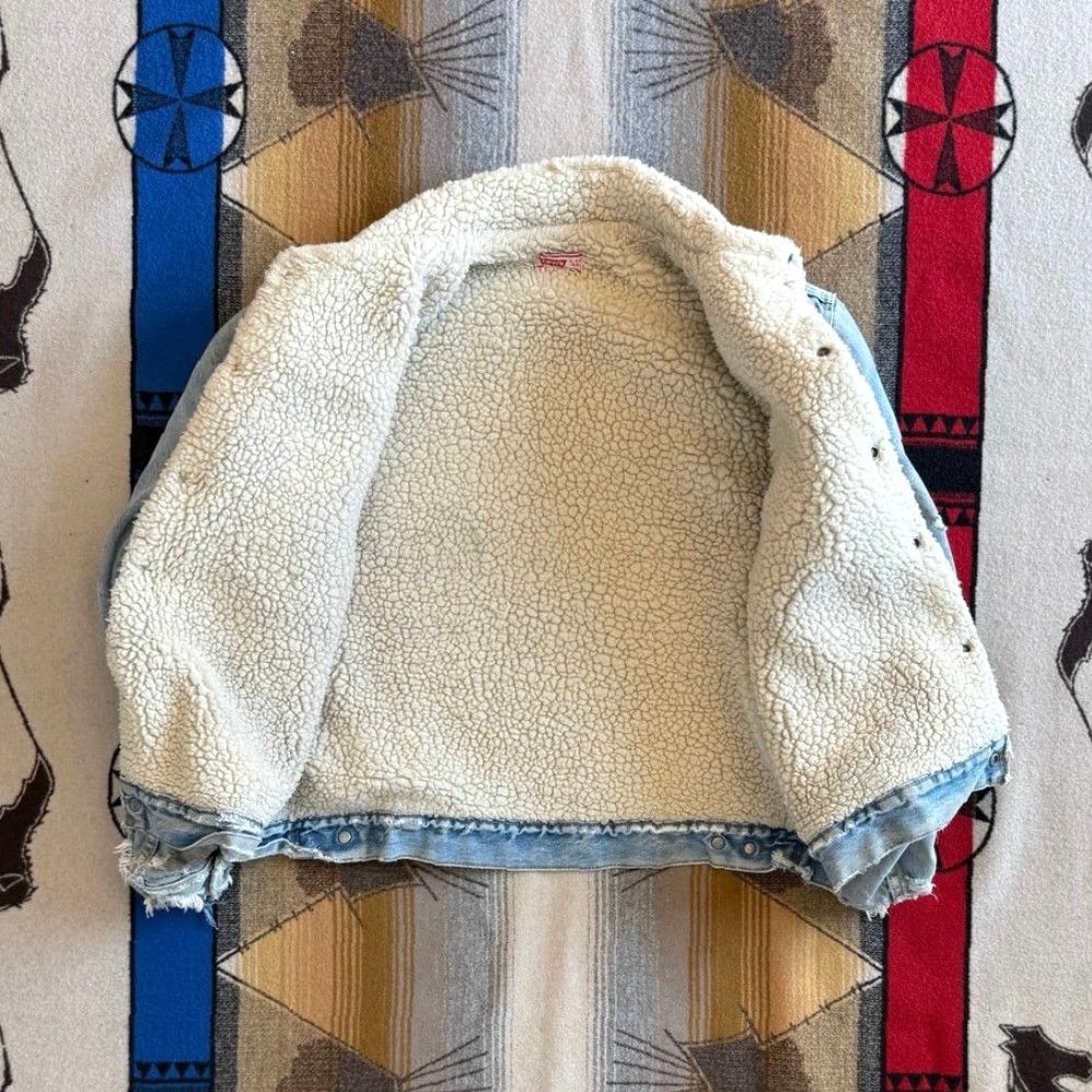 Levi's VINTAGE Levi's Denim Jacket 80s Sherpa Lined Size 46 Blue Distressed Rips Bomber Men Jacket Size US 30 / EU 46 - 3 Thumbnail