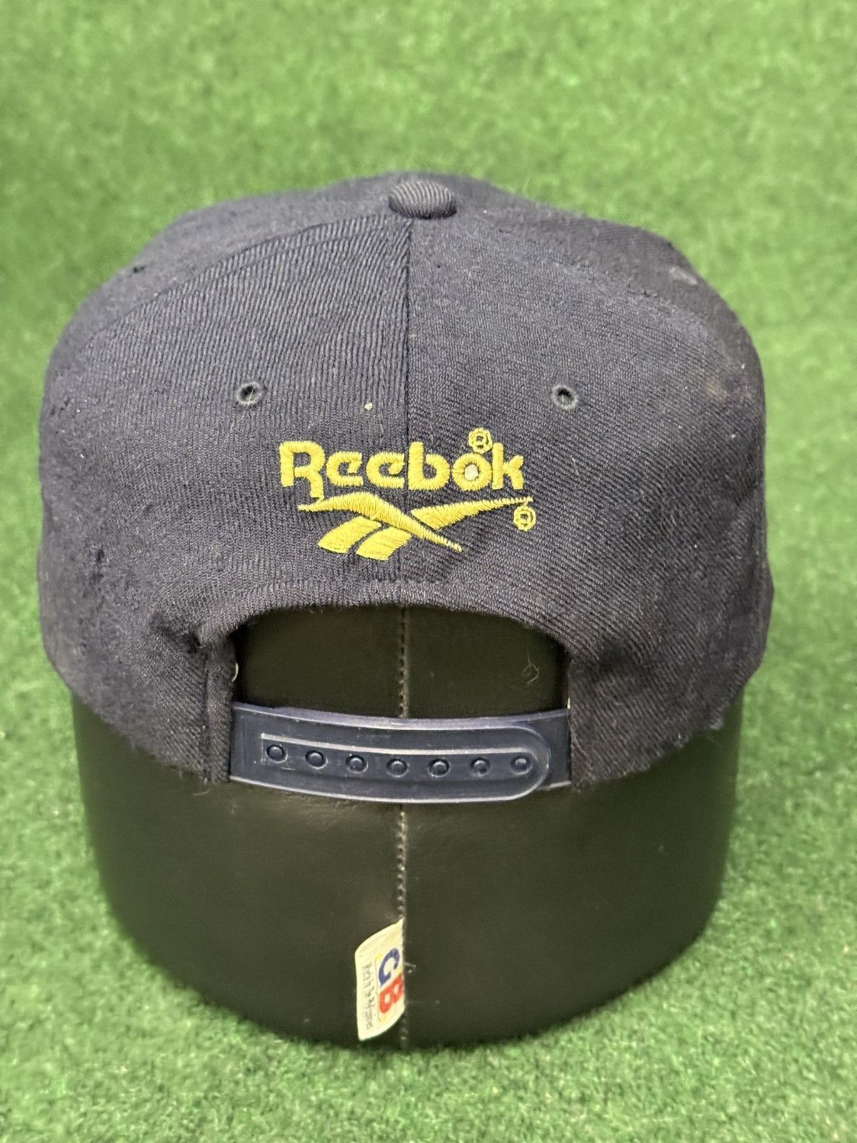 Reebok Vintage Reebok Notre Dame Fighting Irish Snapback Hat Size ONE SIZE - 3 Thumbnail