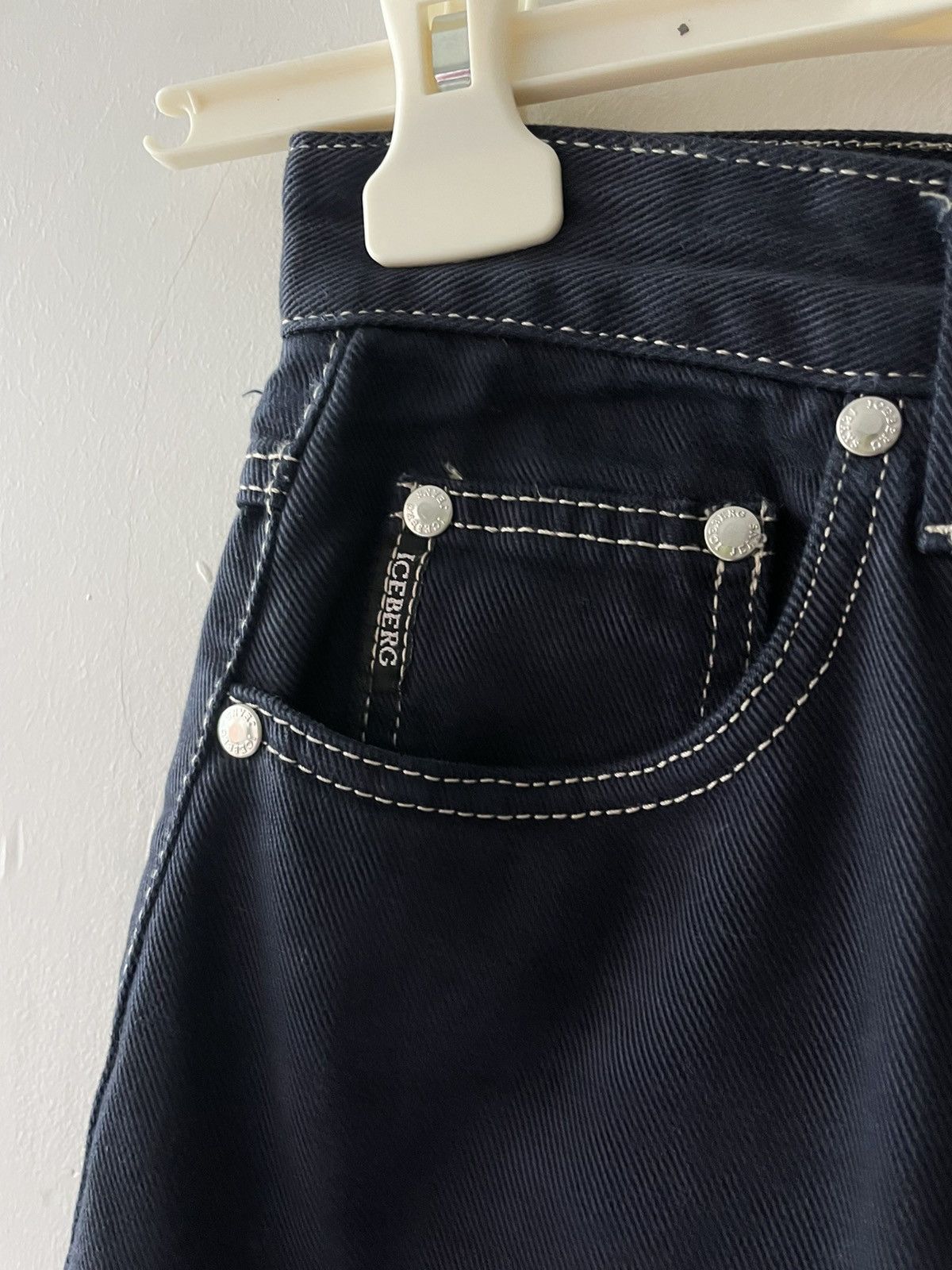 Iceberg IcebergxSnoopy jean Size 24" / US 00 / IT 34 - 15 Thumbnail