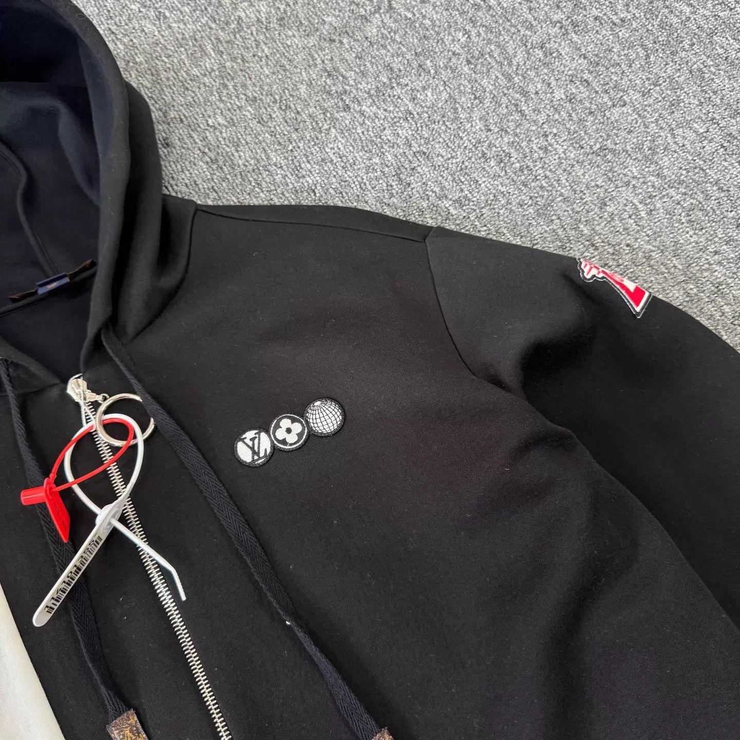 Louis Vuitton Louis Vuitton Three Flowers Hooded Zip-Up Jacket L 99 New Size US L / EU 52-54 / 3 - 5 Thumbnail