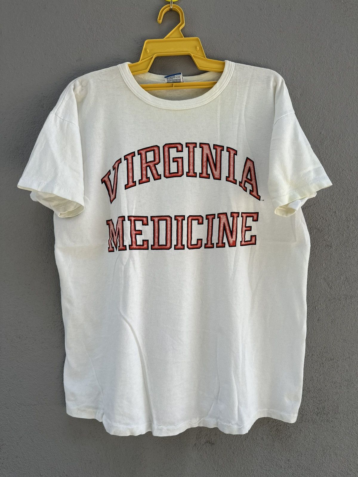 Champion Thrashed Vintage Champion Virginia Medicine Faded Tee Size US L / EU 52-54 / 3 - 1 Thumbnail