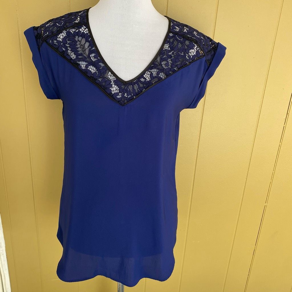 Express Express women M V-cut short sleeve lace top blouse navy blue Size M / US 6-8 / IT 42-44 - 1 Thumbnail
