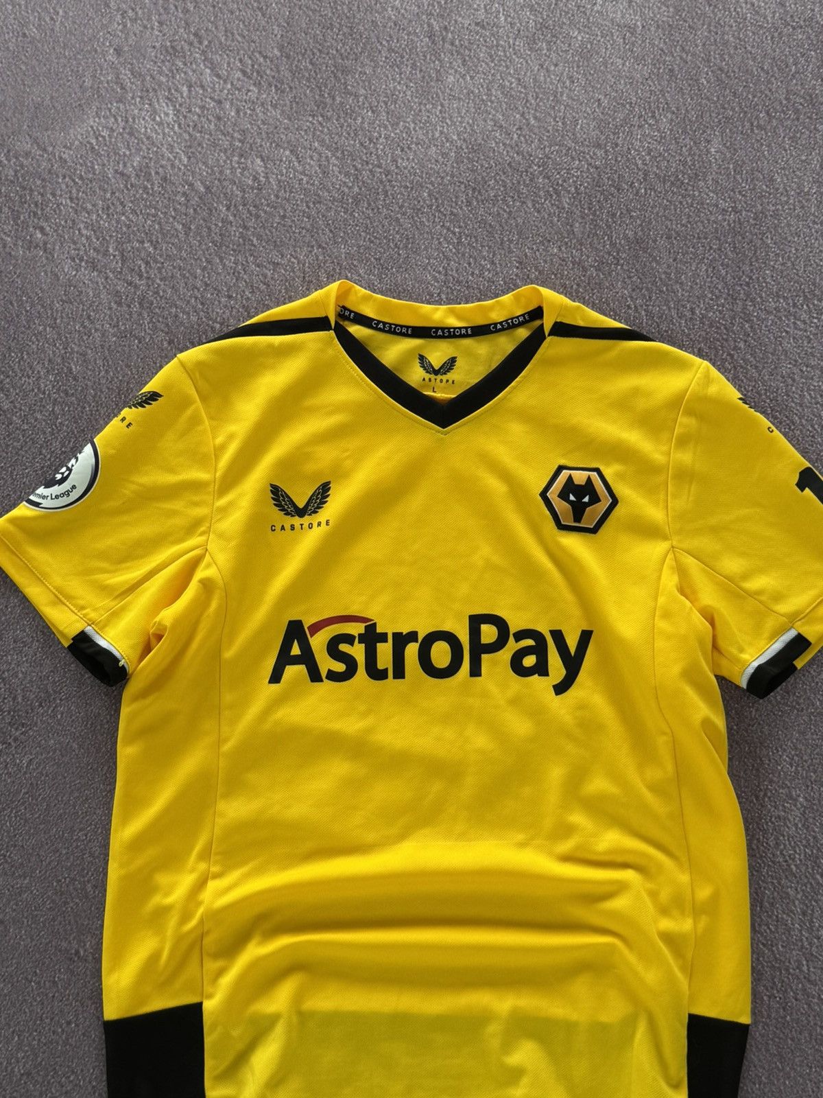 Vintage Wolves Streetwear Yellow Soccer Jersey - 2022/3 Size US L / EU 52-54 / 3 - 2 Thumbnail