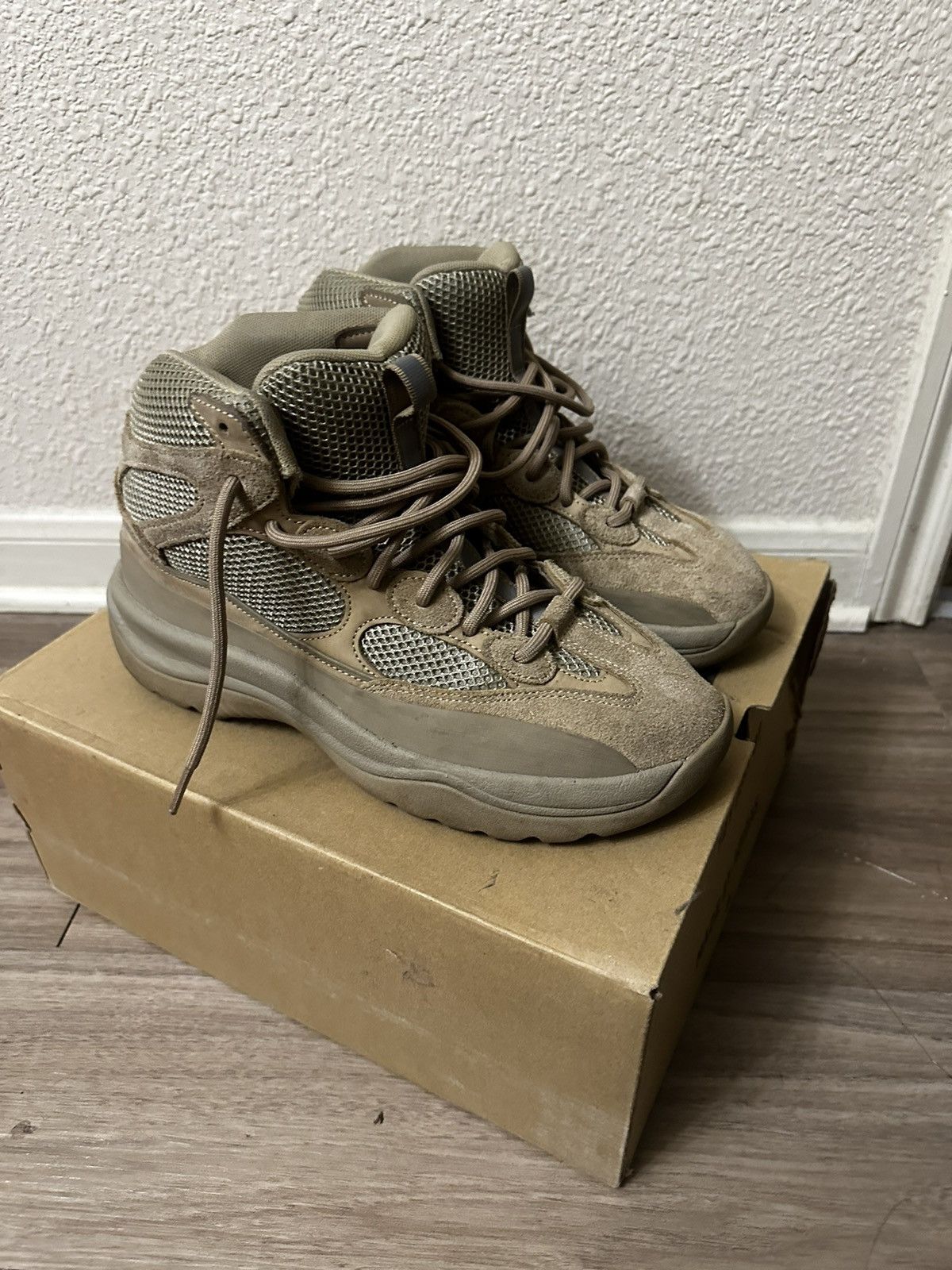 Yeezy YEEZY DSRT BOOT ROCK Size US 10 / EU 43 - 2 Thumbnail