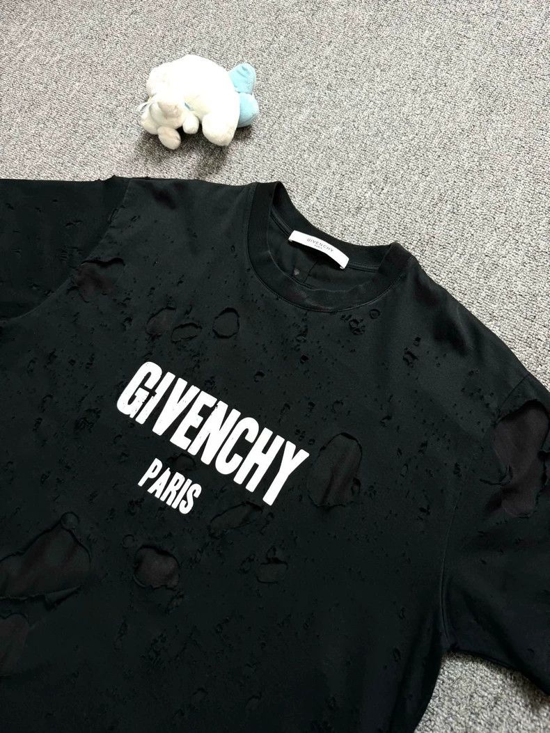 Givenchy Givenchy Black Large Destroyed Logo Short-Sleeve T-Shirt ( Size US S / EU 44-46 / 1 - 2 Thumbnail