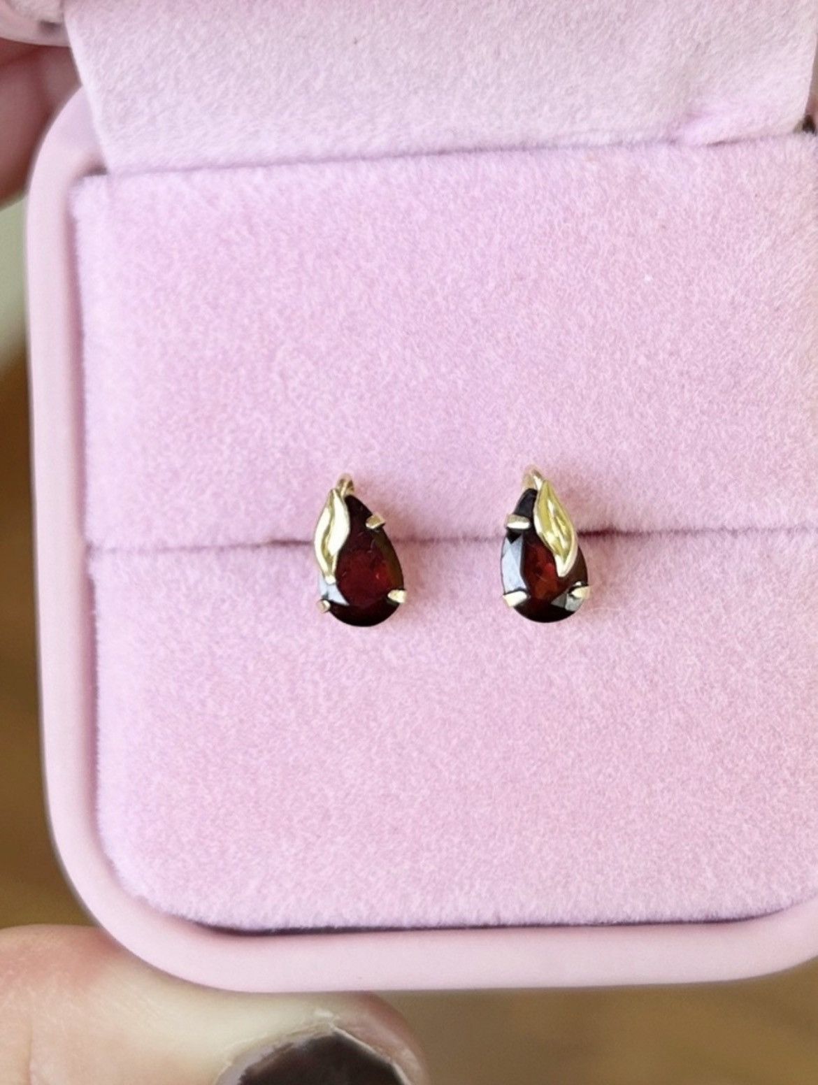 Other Estate Vintage Natural Garnet and 14kt Gold Stud Earrings Size ONE SIZE - 3 Thumbnail