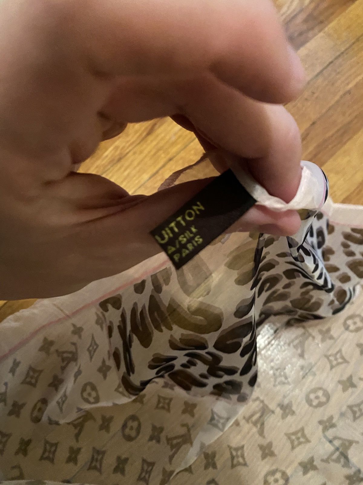 Louis Vuitton Pink 100% Silk Louis Vuitton Monogram Scarf Size ONE SIZE - 11 Thumbnail