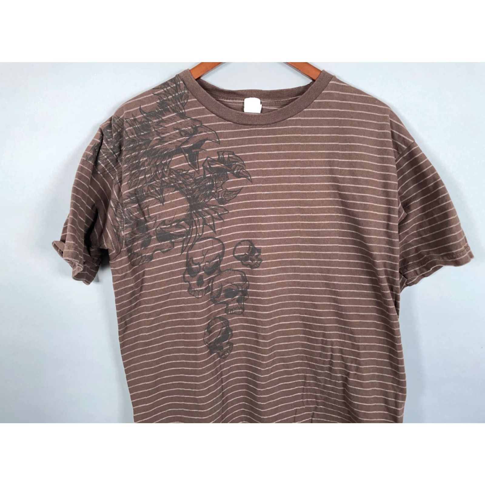 Vintage VINTAGE T-Shirt Men Brown Striped Pattern Y2K Skulls Eagle Print Adult Large Preshrunk Regular Fit Size US L / EU 52-54 / 3 - 4 Thumbnail