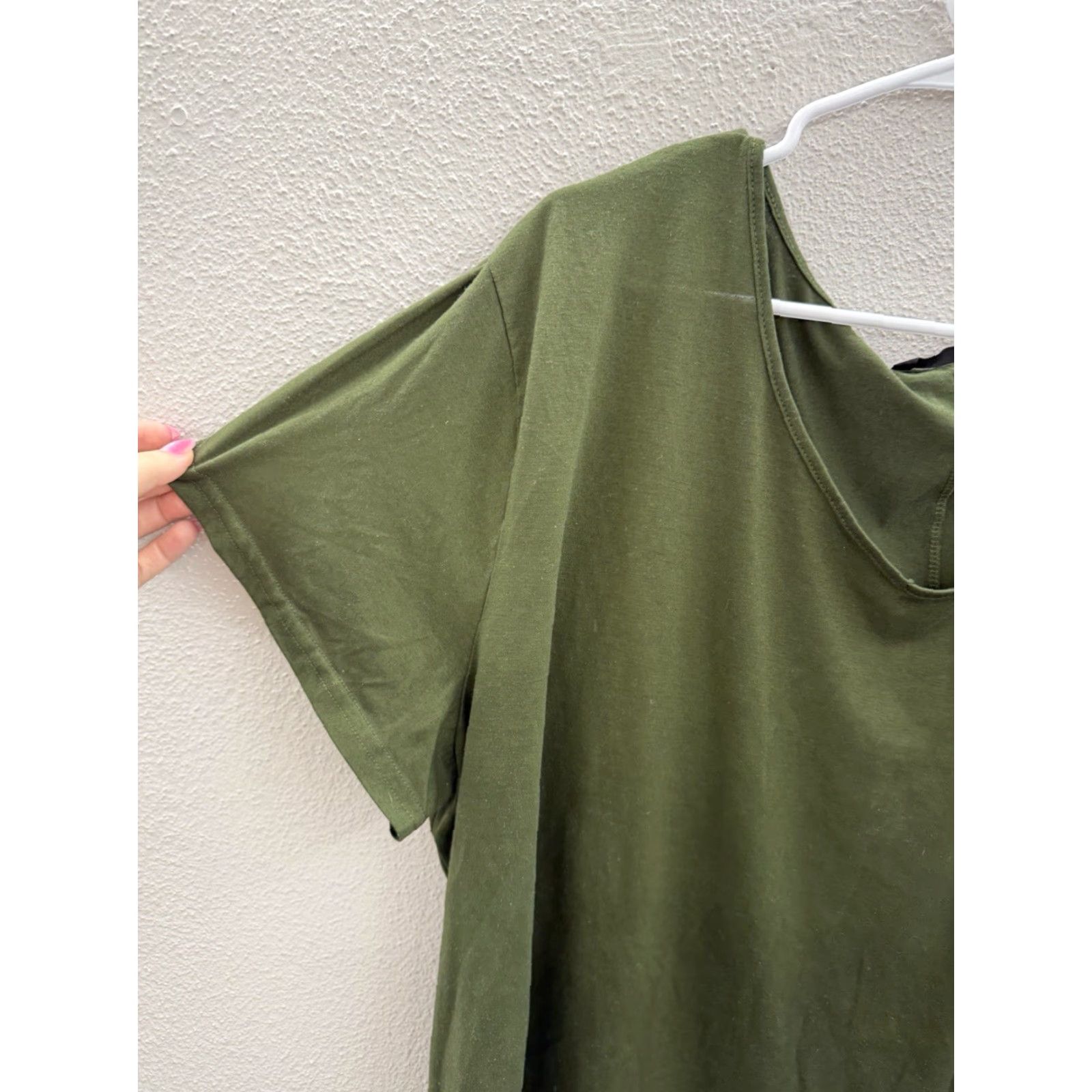 J Brand Womens Shirt XXL Green Short Sleeve V-Neck Unknown Brand Size 2XL Regular Fit Basic Knit Polyester Shirt Size XXL / US 16-18 / IT 52-54 - 2 Thumbnail
