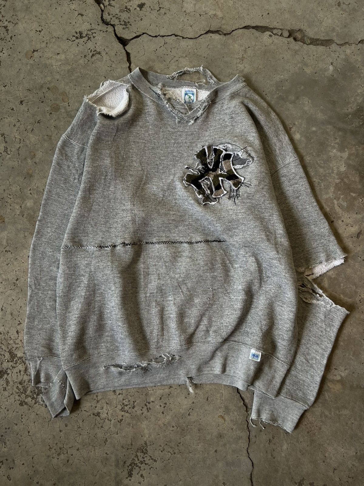 Russell Athletic Thrashed Vintage 90s NY Discus Long Sleeve Distressed ERD Size US M / EU 48-50 / 2 - 2 Thumbnail