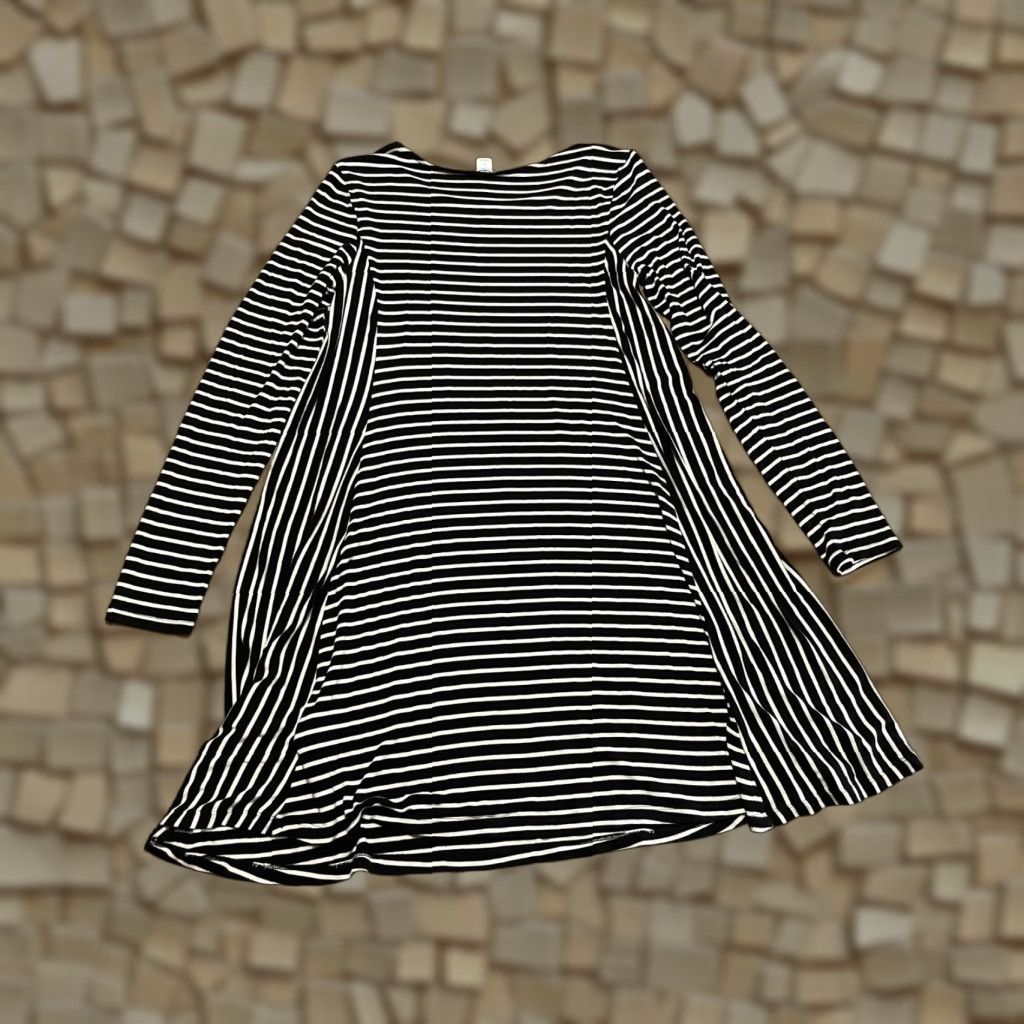 Old Navy Old Navy Dress Women’s Size Medium Black White Striped A-Line Long Sleeve Knee Length Size M / US 6-8 / IT 42-44 - 1 Thumbnail