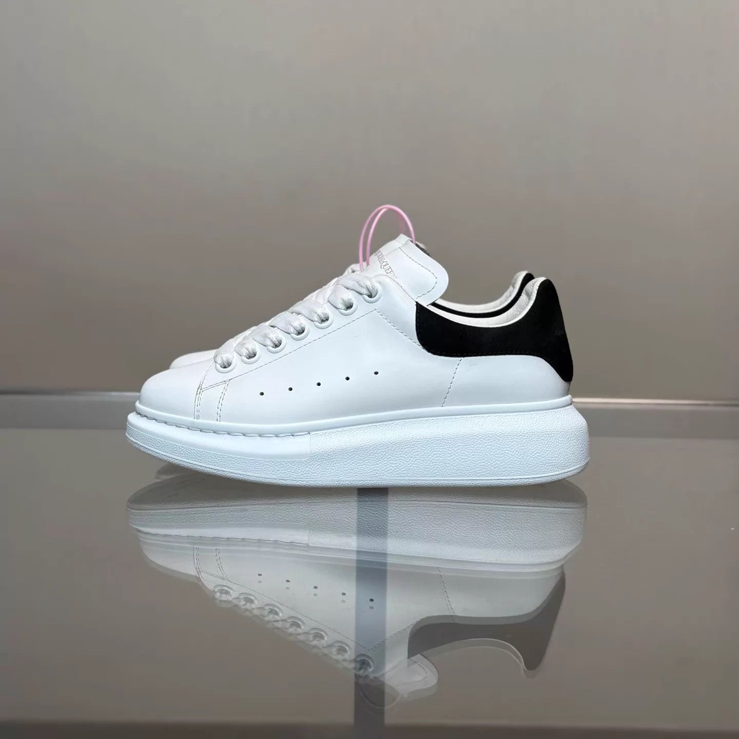 Alexander McQueen Alexander McQueen White Sneaker Black Tail 35.5 99 Size US 5 / IT 35 - 2 Thumbnail
