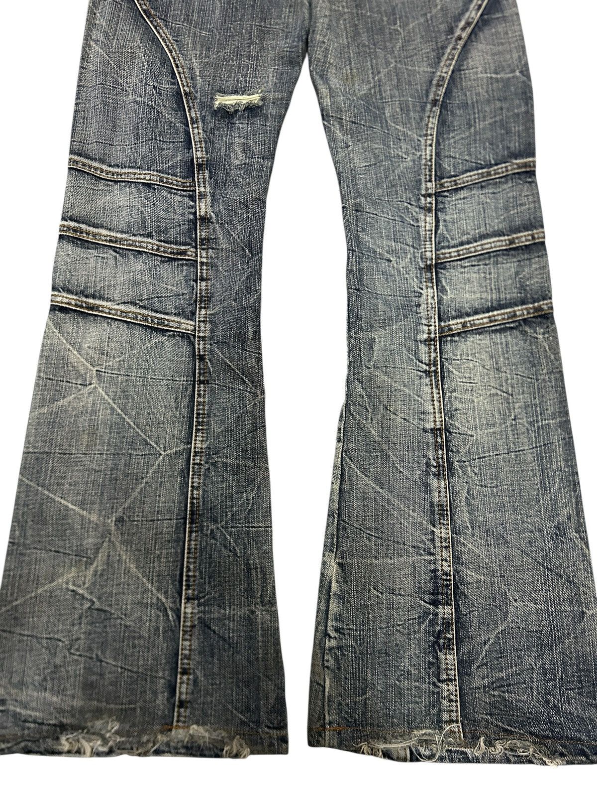 semanticdesign Vintage Semantic Design Clawmark Distressed Flare Jeans Size US 31 - 9 Thumbnail