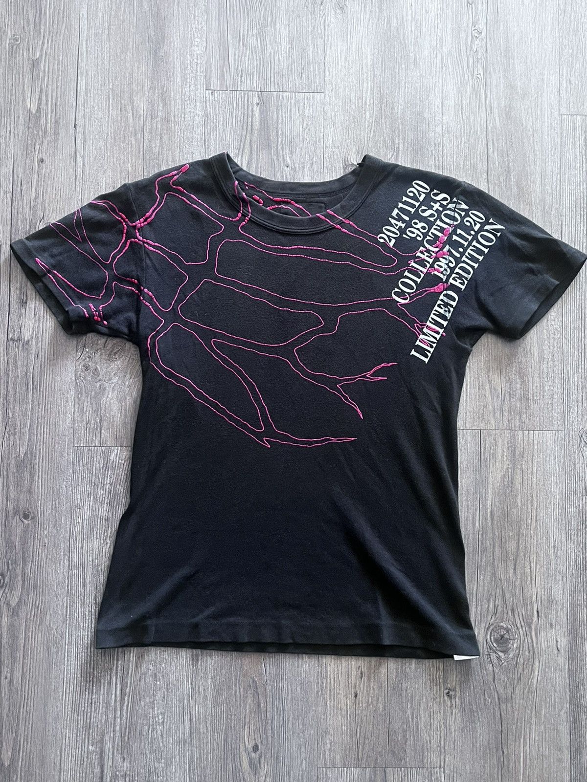 20471120 'red veins’ outline Evangelion t-shirt