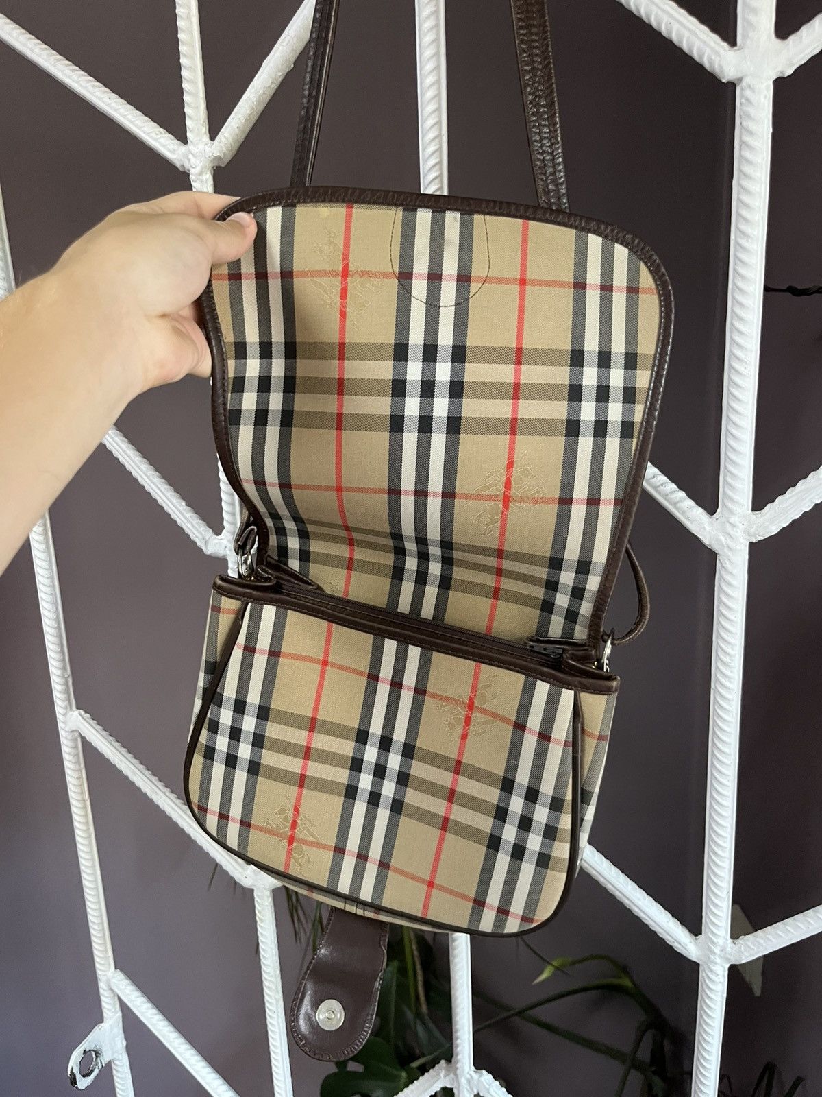 Burberry Vintage Burberry Leather Bag Made in England Size ONE SIZE - 10 Thumbnail