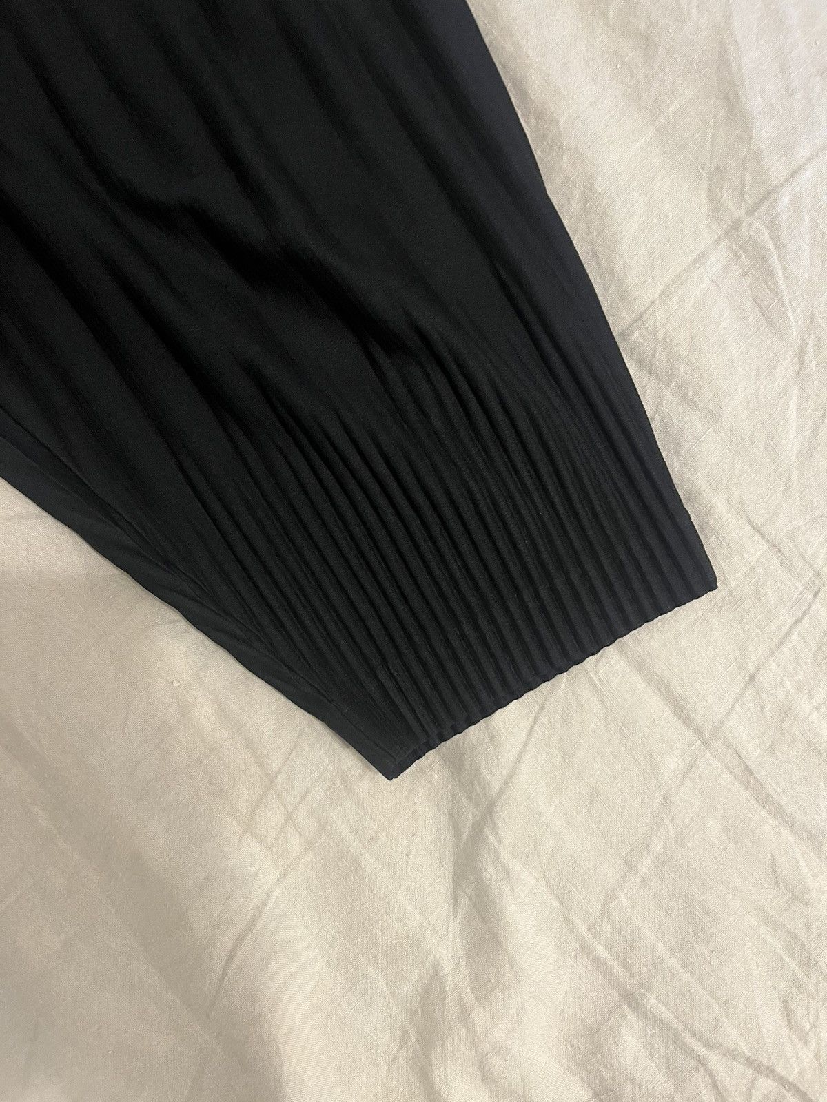Pleats Please Issey Miyake Cropped pleat pants Size US 30 / EU 46 - 3 Thumbnail