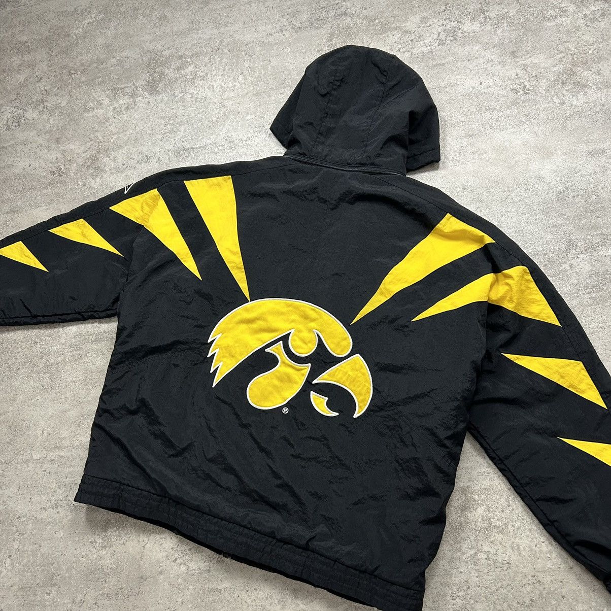 Apex One × NCAA × Vintage VTG 90s IOWA HAWKEYES APEX ONE PUFFER JACKET HOODIE SIZE L Size US L / EU 52-54 / 3 - 3 Thumbnail