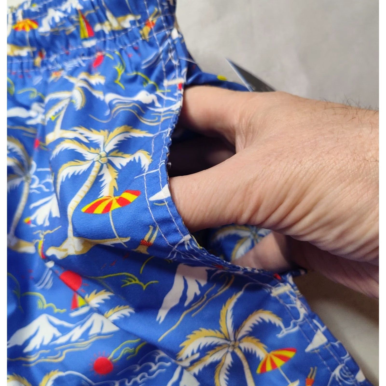 Tailorbyrd TAILORBYRD Men Large Blue Hawaiian Surfer Print 7" Swim Shorts Lined NEW Size US 33 - 7 Thumbnail