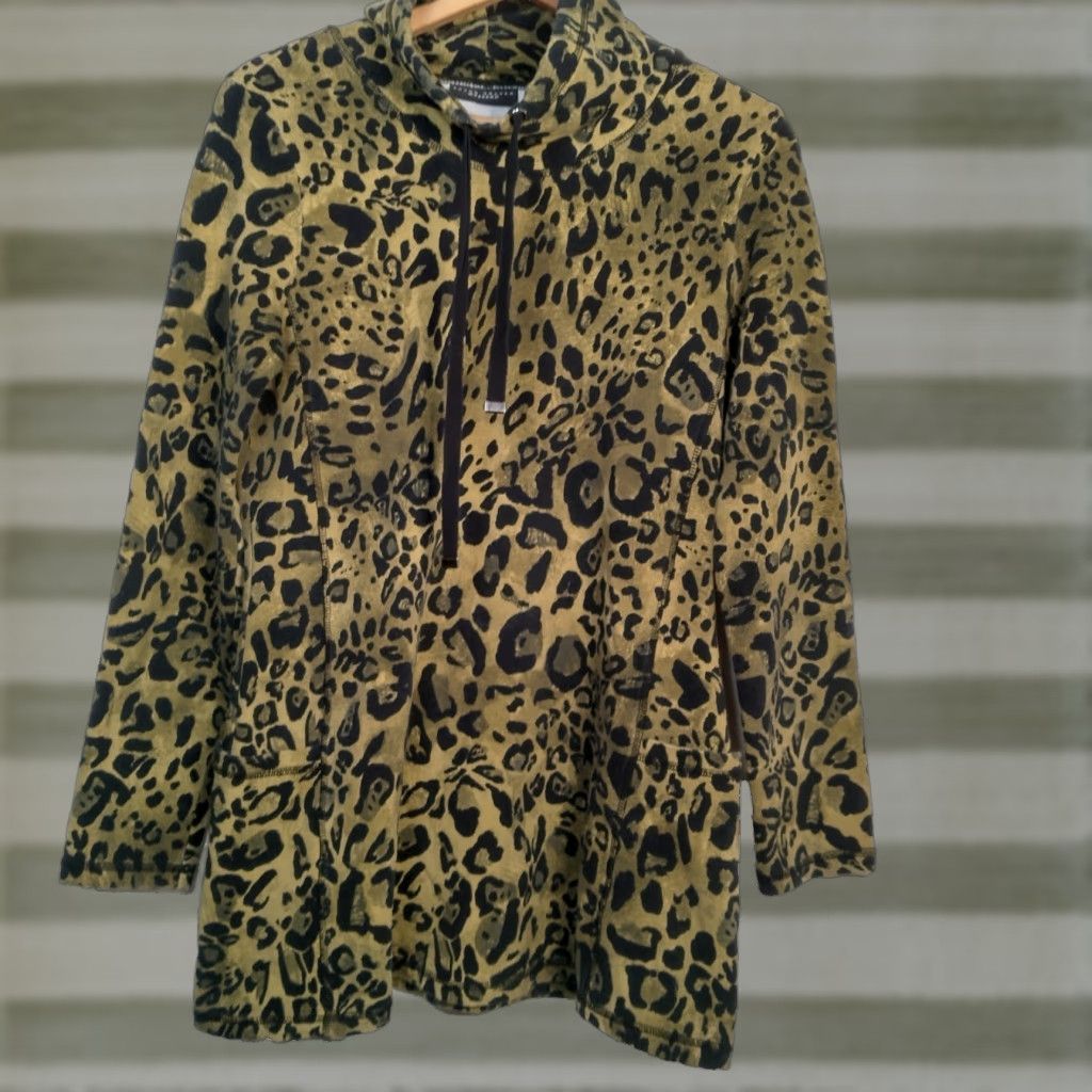 Vintage Susan Graver Weekend Shirt XS Green Black Leopard Cat Print High Neck Tunic Shirt Women XS Green Leopard Cat Print Tunic Weekend Shirt Size XS / US 0-2 / IT 36-38 - 1 Thumbnail