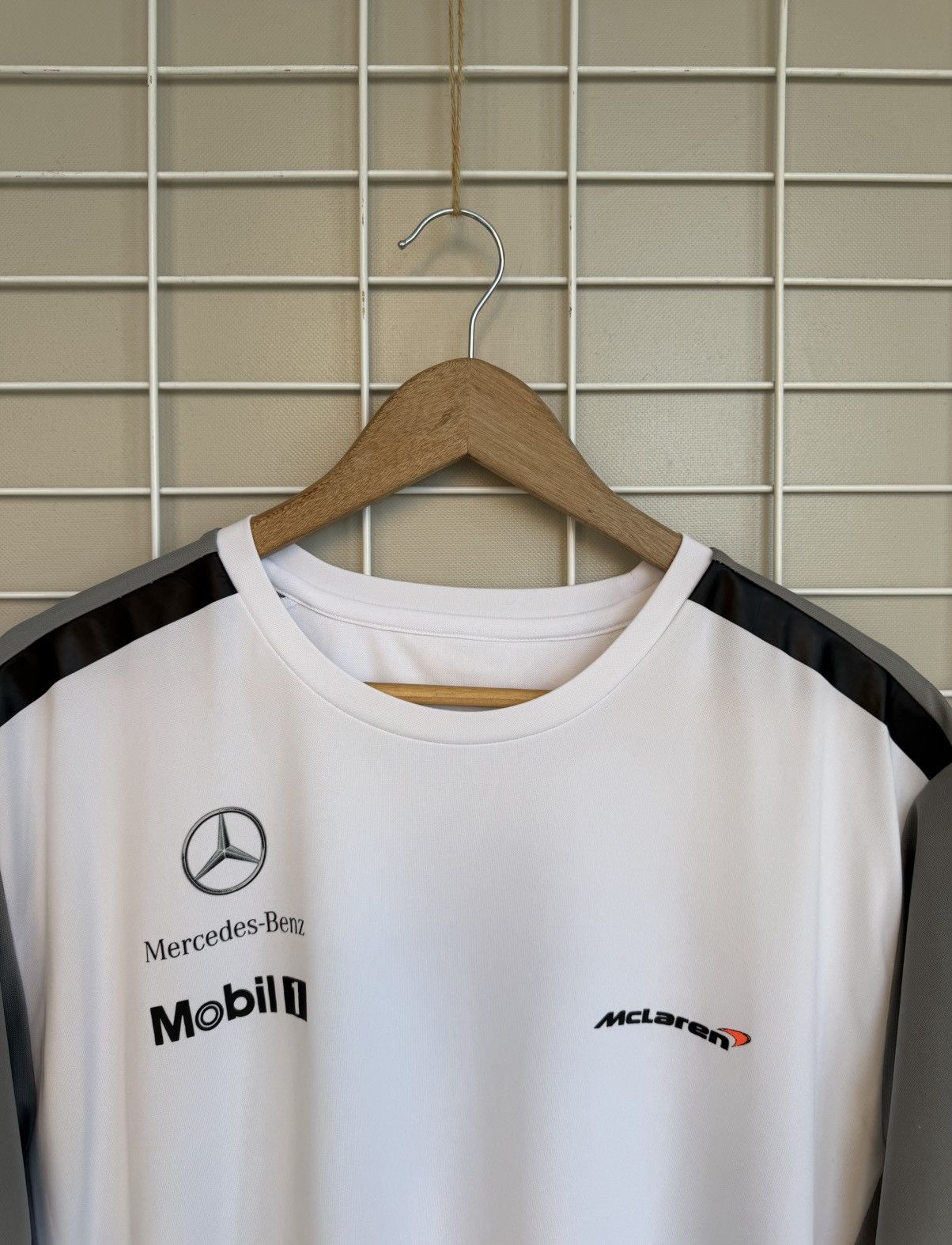 Hugo Boss McLaren Mercedes 2014 F-1 T-Shirt Mens Size XL/L Hugo Boss Size US XL / EU 56 / 4 - 2 Thumbnail