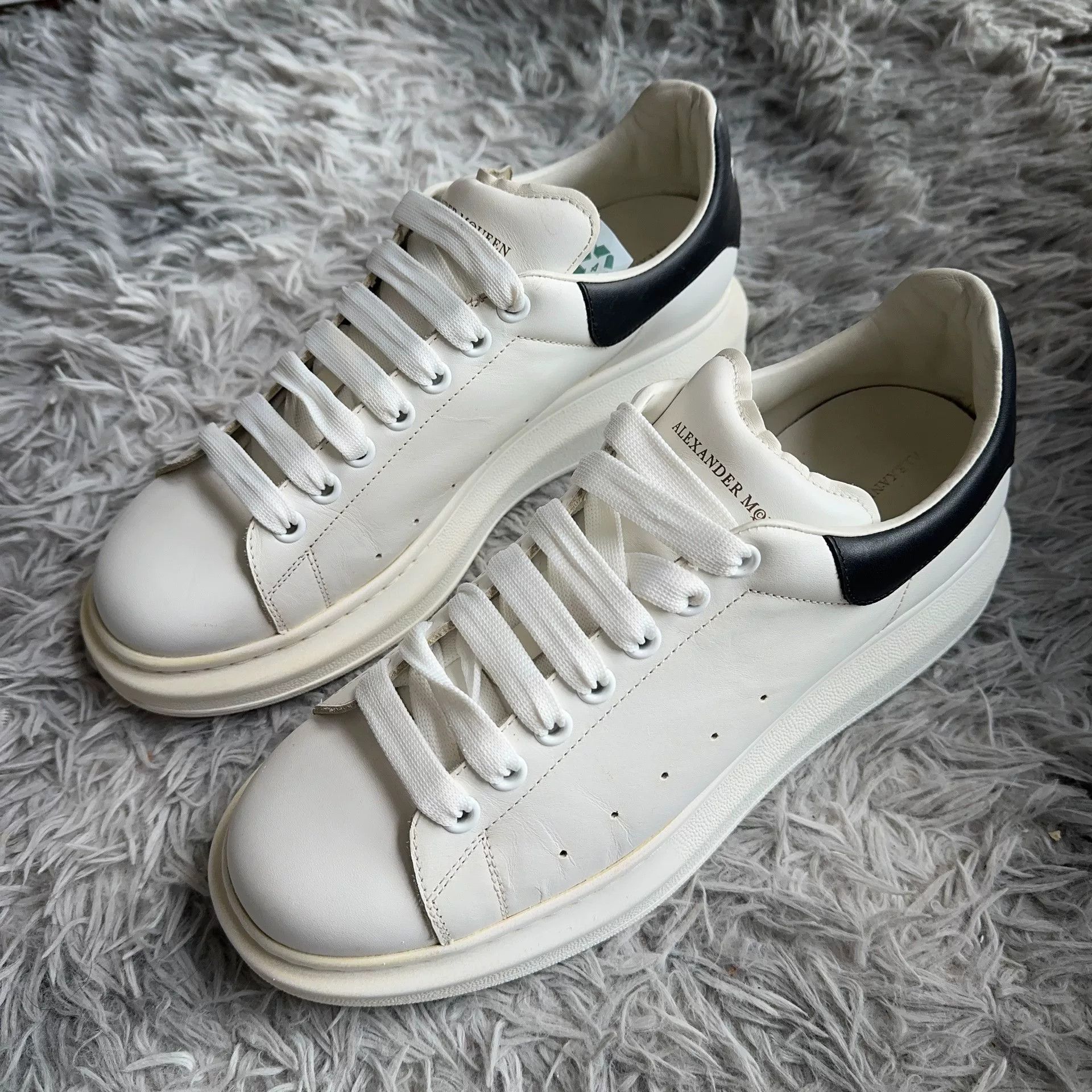 Alexander McQueen Alexander McQueen Black Lowtop Sneakers 44 Men Size US 10.5 / EU 43-44 - 1 Thumbnail