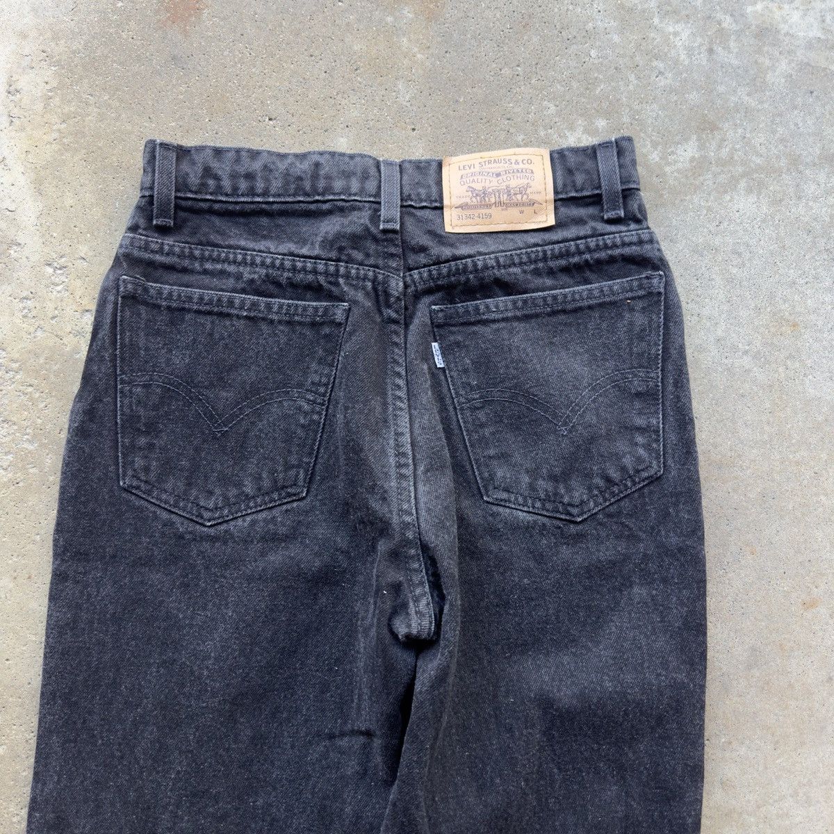 Levi's VINTAGE 90s LEVI'S 313 WOMEN'S SLIM TAPERED DENIM JEANS Size 26" / US 2 / IT 38 - 4 Thumbnail