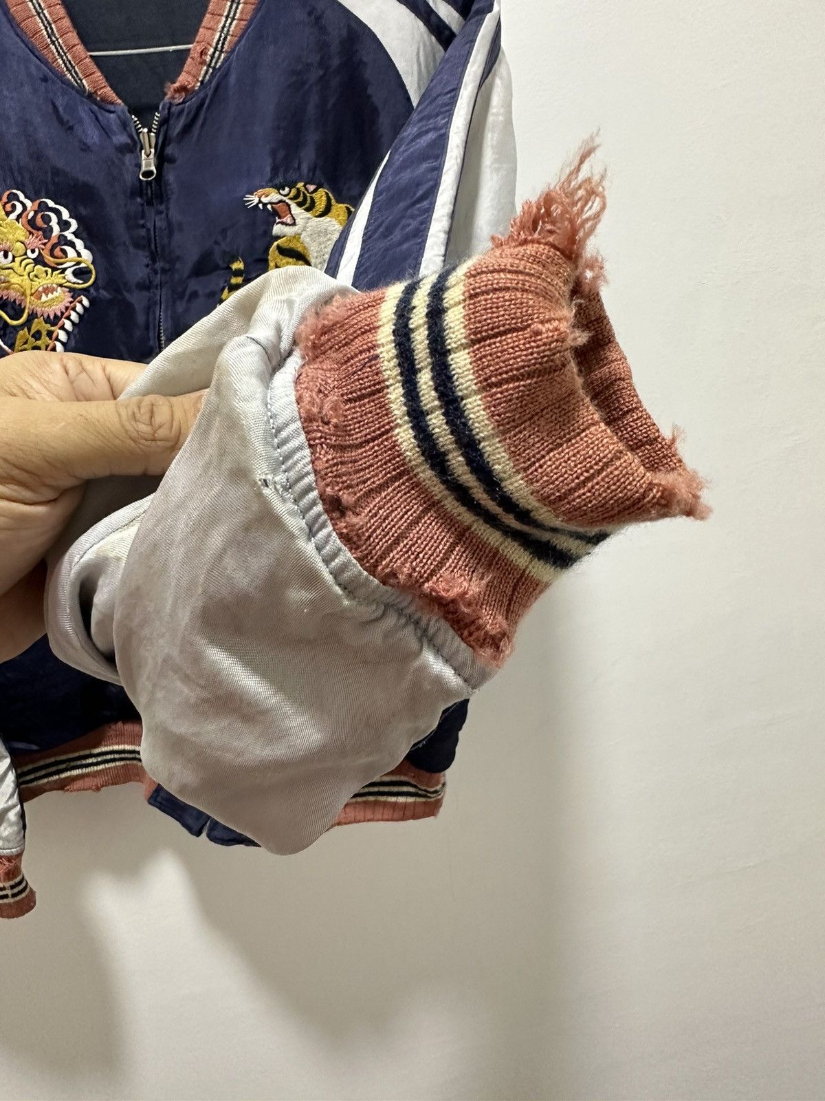 Vintage Vintage Sukajan Jacket Embroidery Tiger And Dragon Distress Size US M / EU 48-50 / 2 - 10 Thumbnail