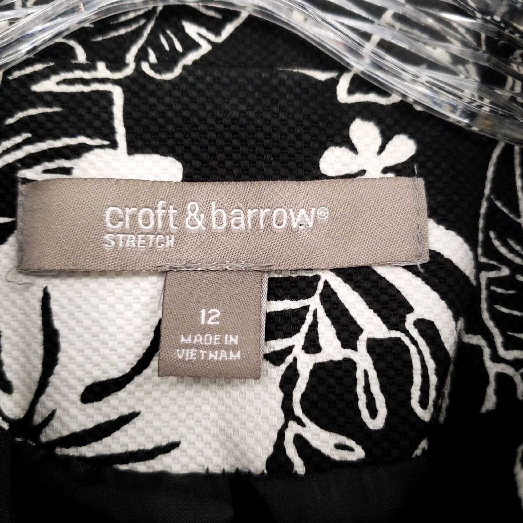 Croft & Barrow Croft & Barrow Jacket Womens 12 Black Long Sleeve Floral Button Front Cropped Short Jacket Size XL / US 12-14 / IT 48-50 - 6 Thumbnail