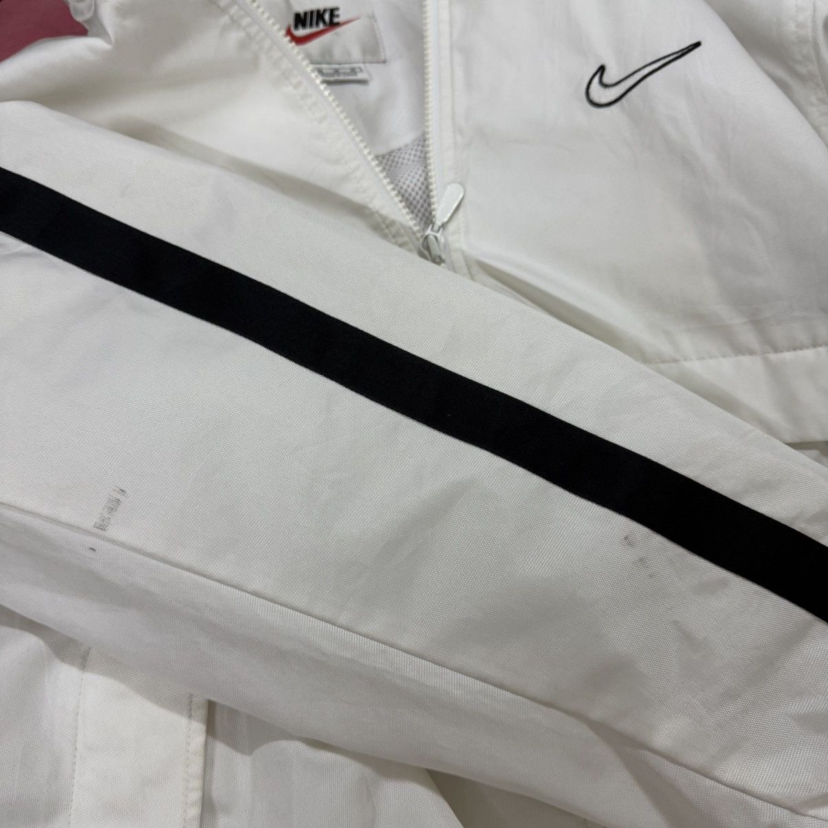 Nike Vintage Nike Jacket Windbreaker Hidden Hoodie Size US L / EU 52-54 / 3 - 10 Thumbnail