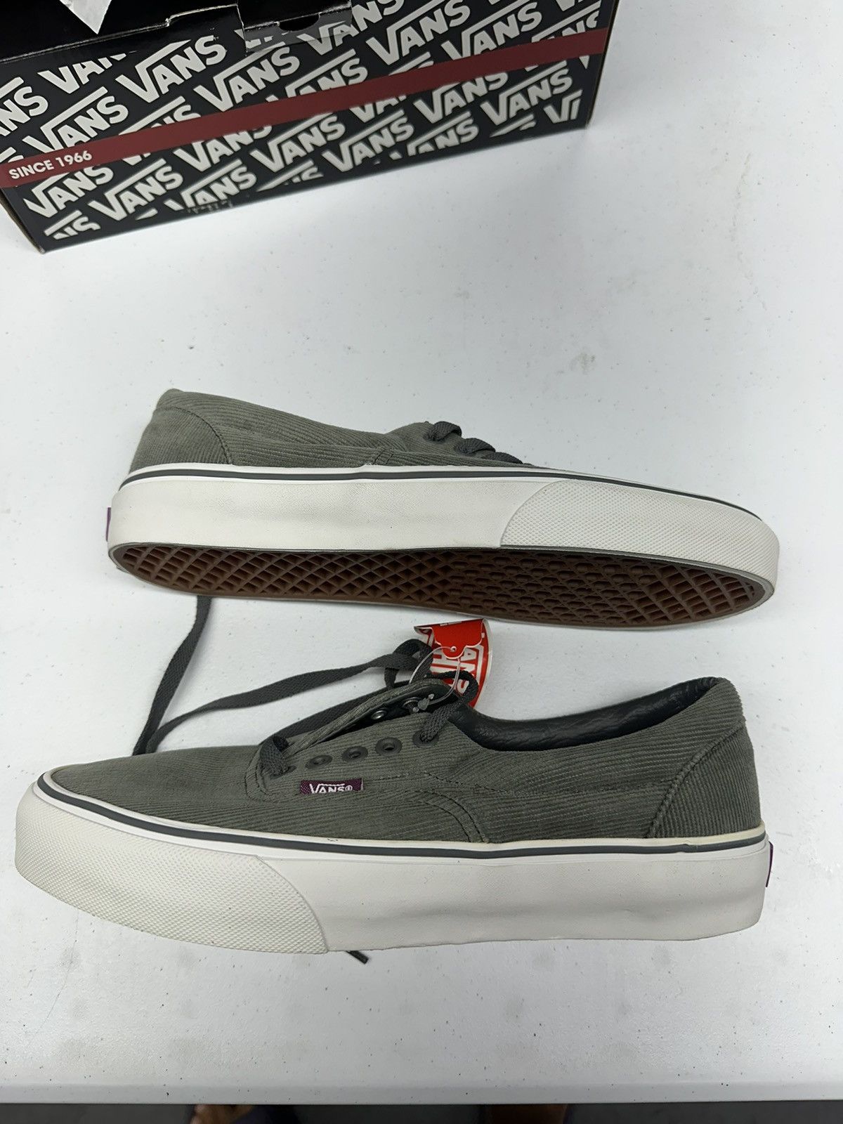 Vans Vans Era Corduroy Charcoal/Dark Purple size 9 Size US 9 / EU 42 - 2 Thumbnail